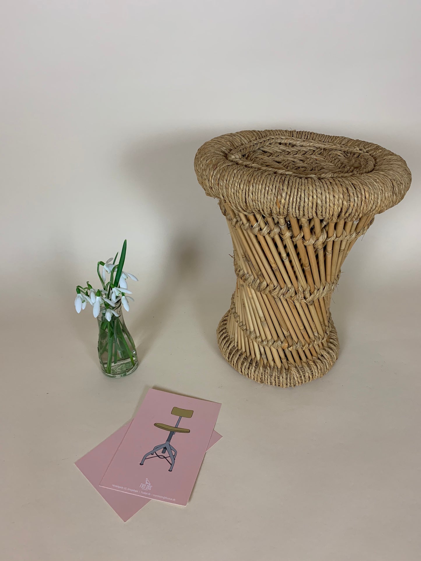 Wicker pall