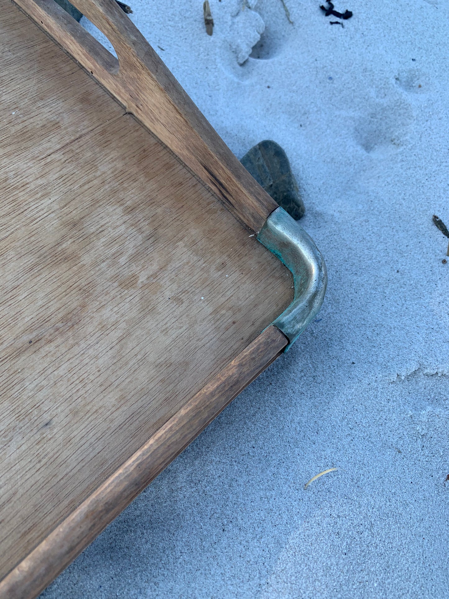 Träbricka med fina detaljer