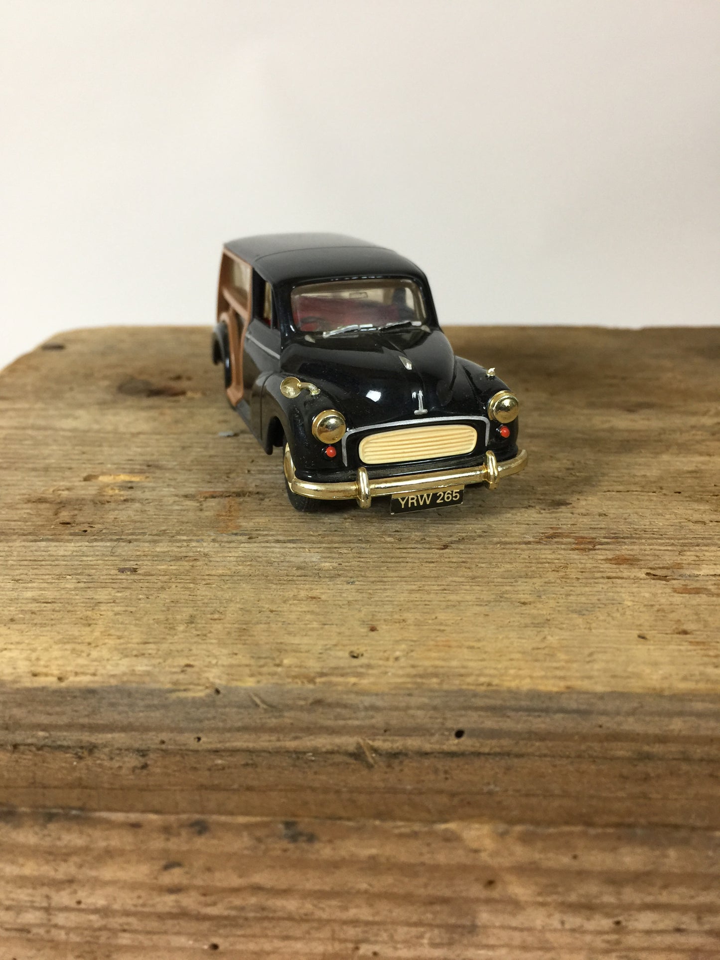 Fin Morris modellbil