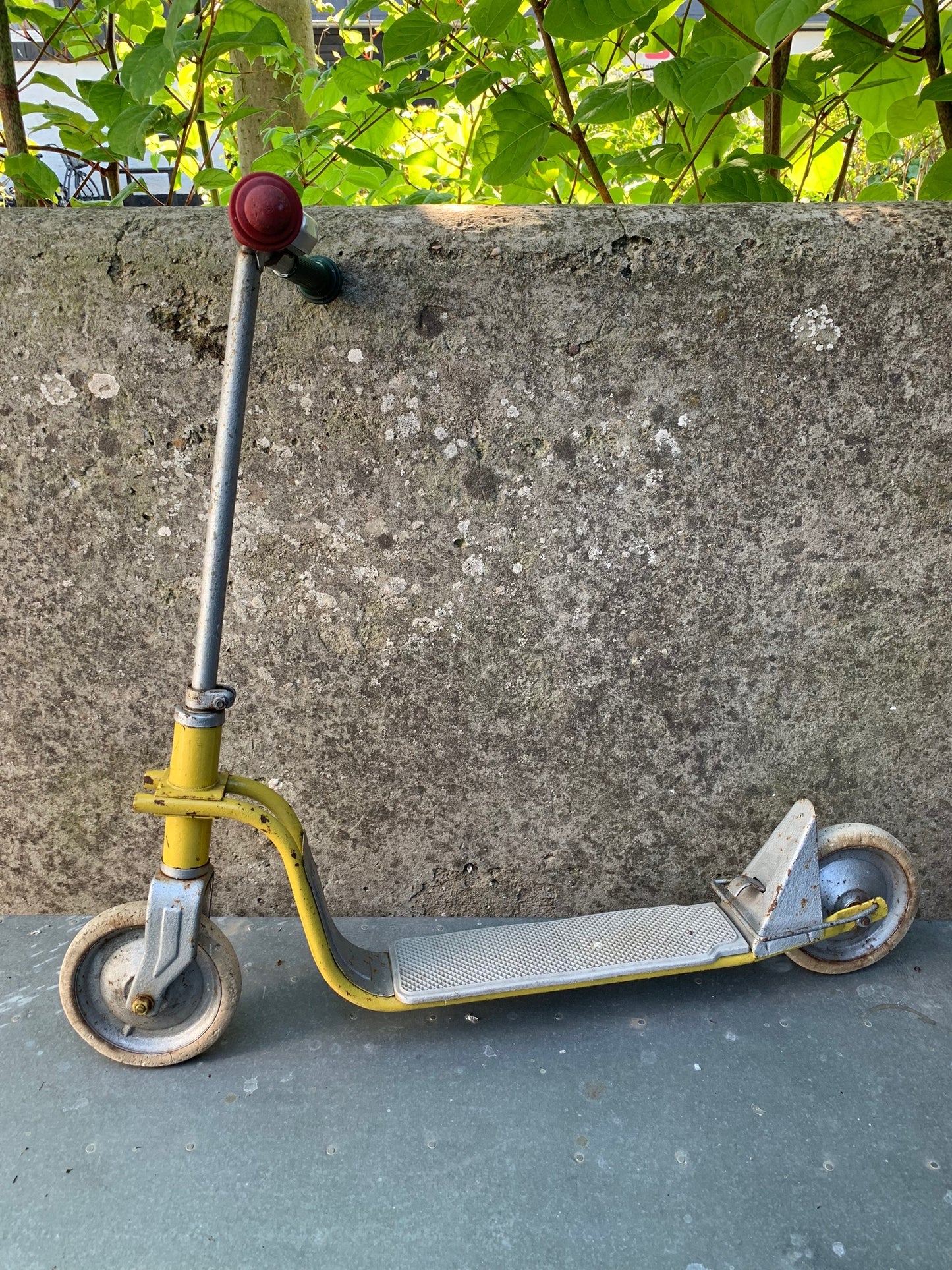Skoter med massor av rå charm