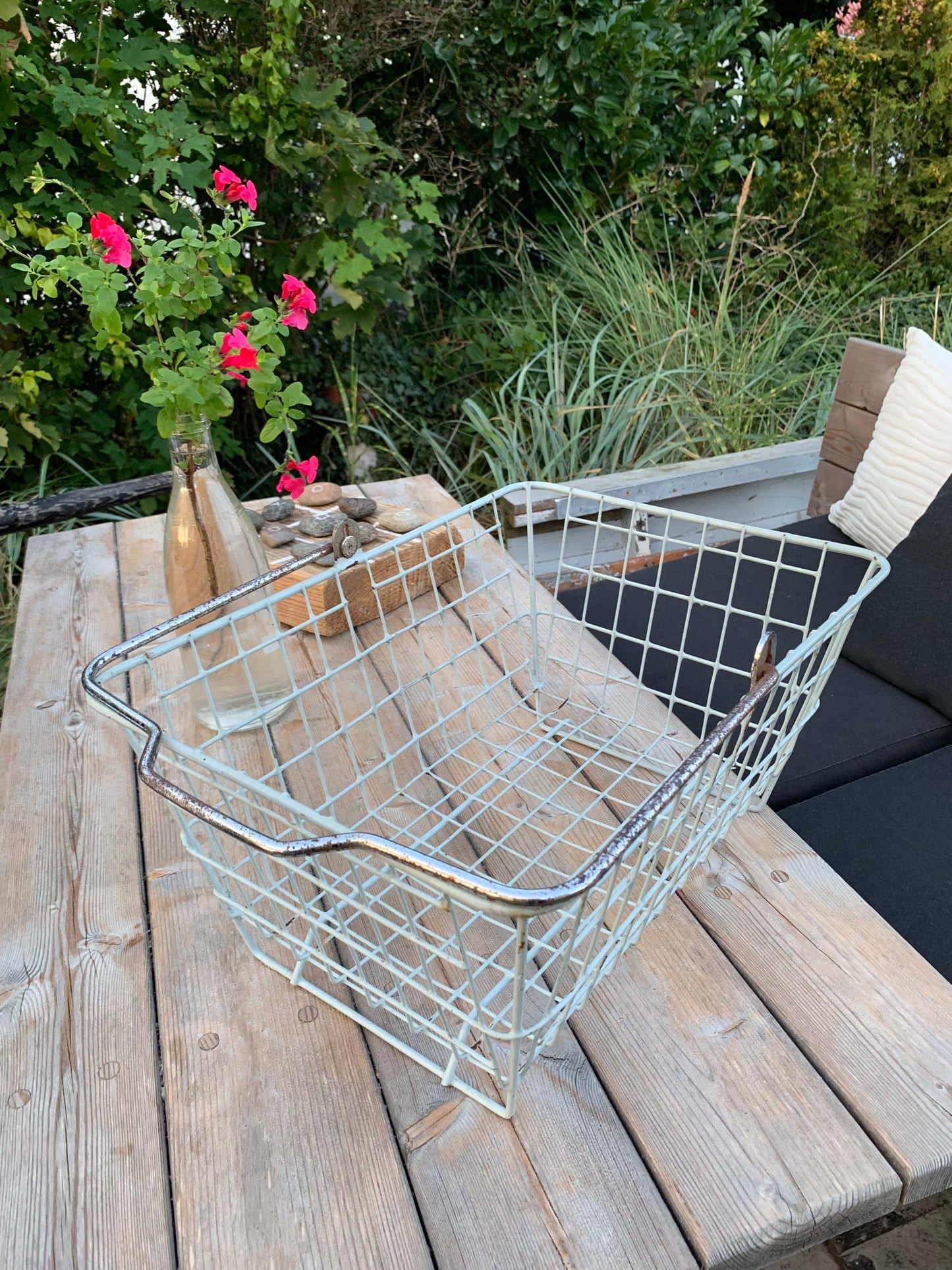 Vacker gammal varukorg med patina