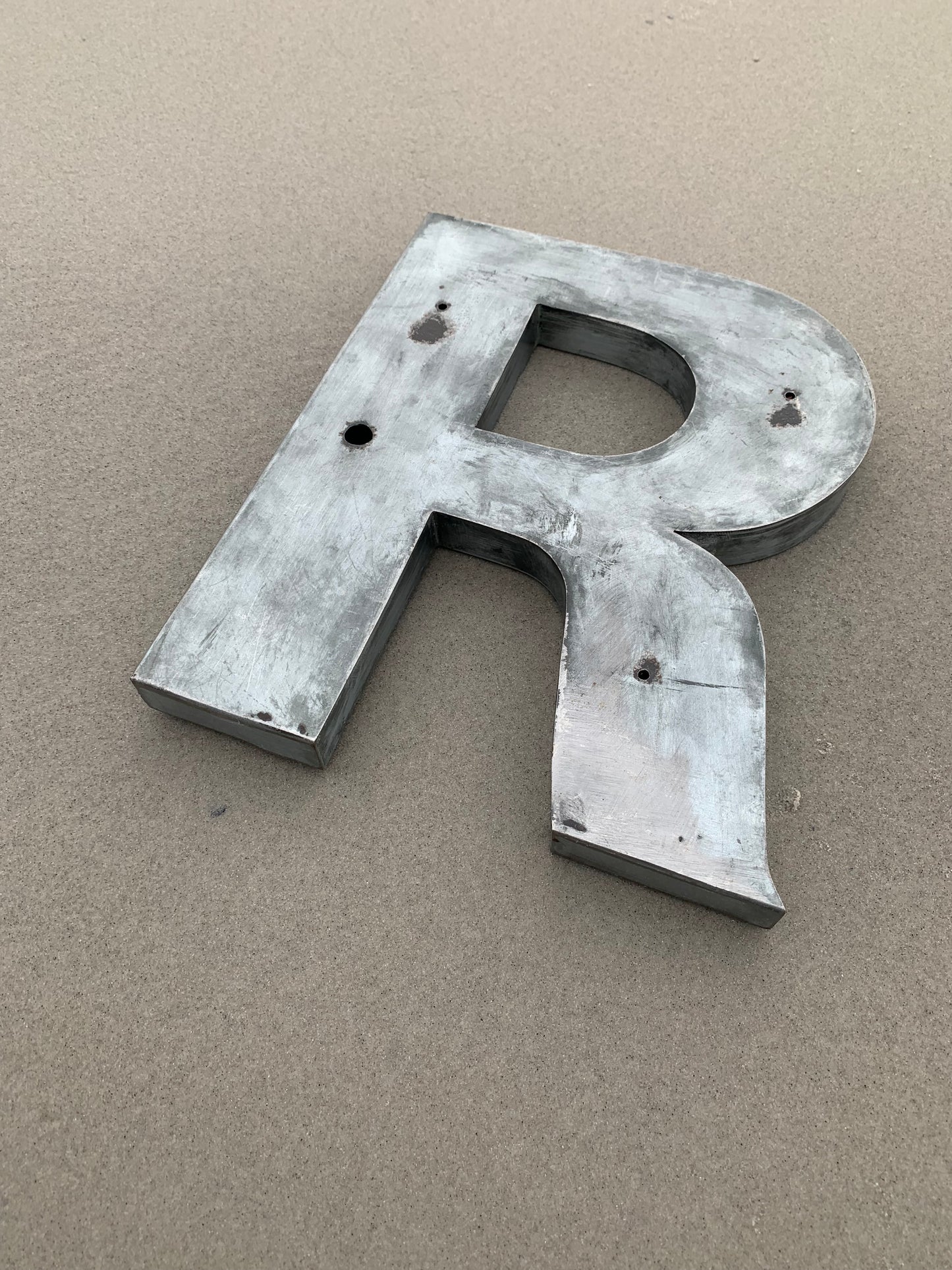 Bogstav - R (Facadebogstav)