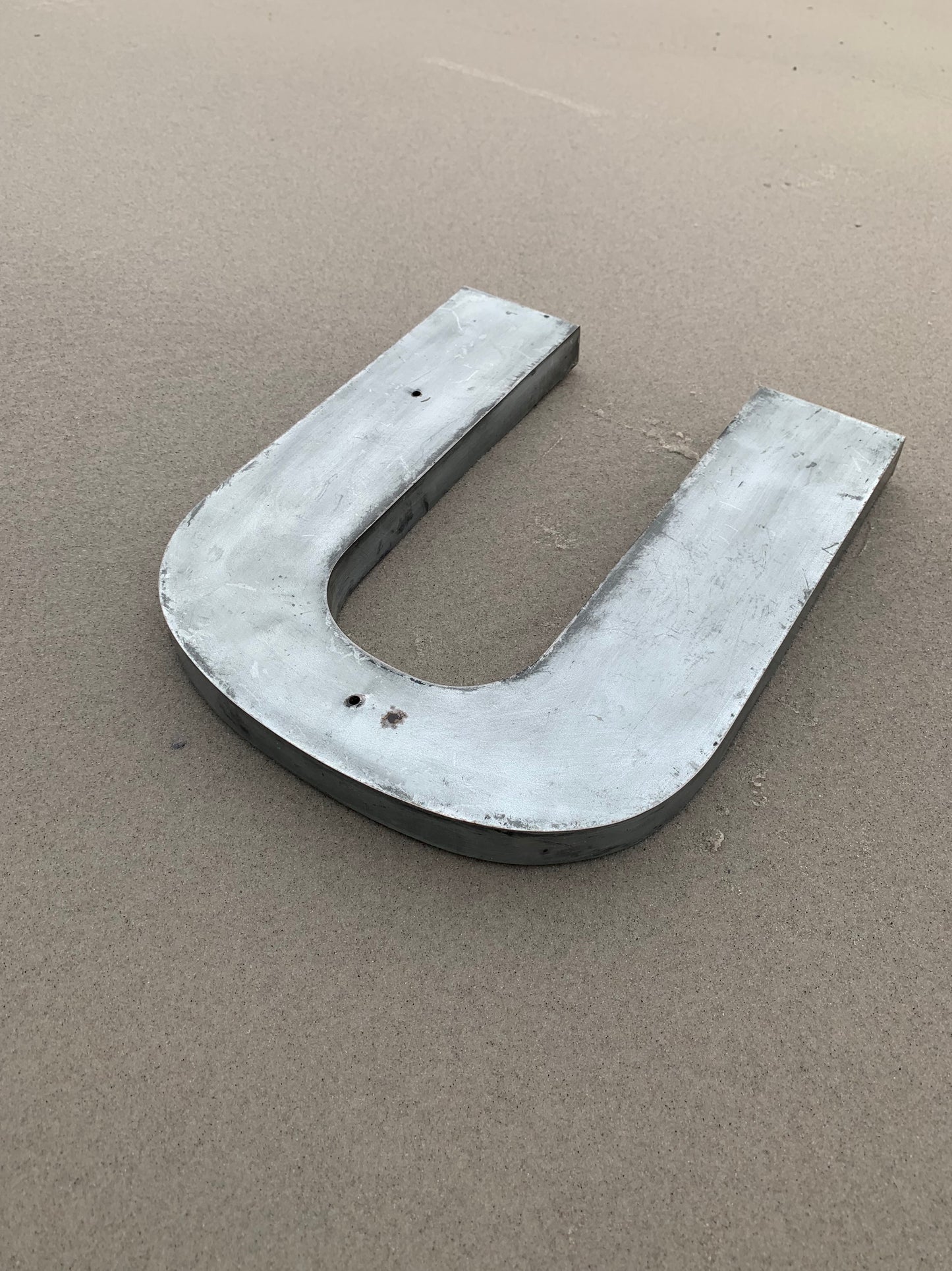 Bokstav - U (Fasadbokstav)