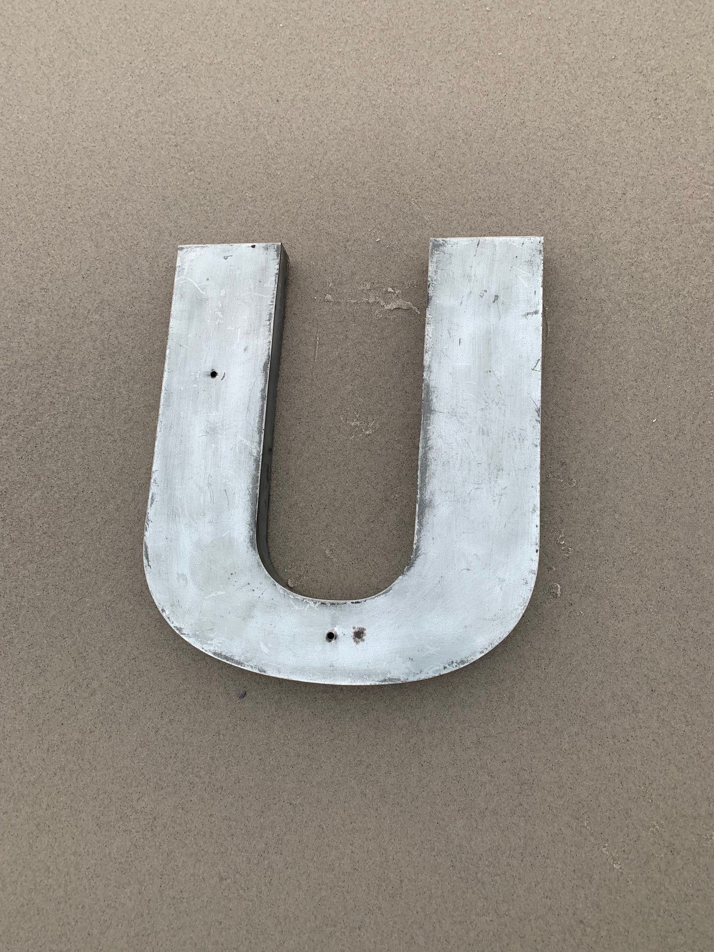 Bokstav - U (Fasadbokstav)