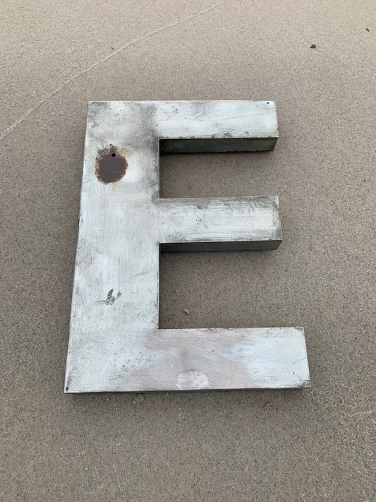 Bokstav - E (Fasadbokstav)