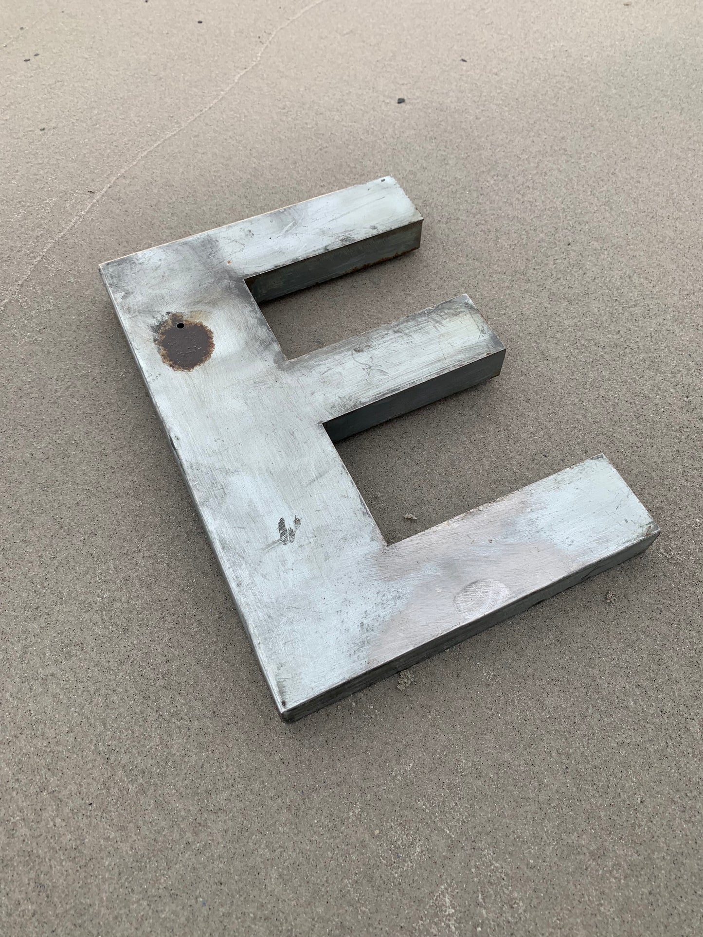 Bokstav - E (Fasadbokstav)