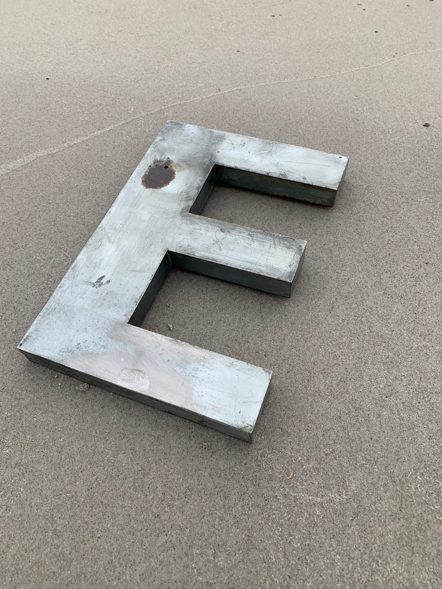 Bokstav - E (Fasadbokstav)