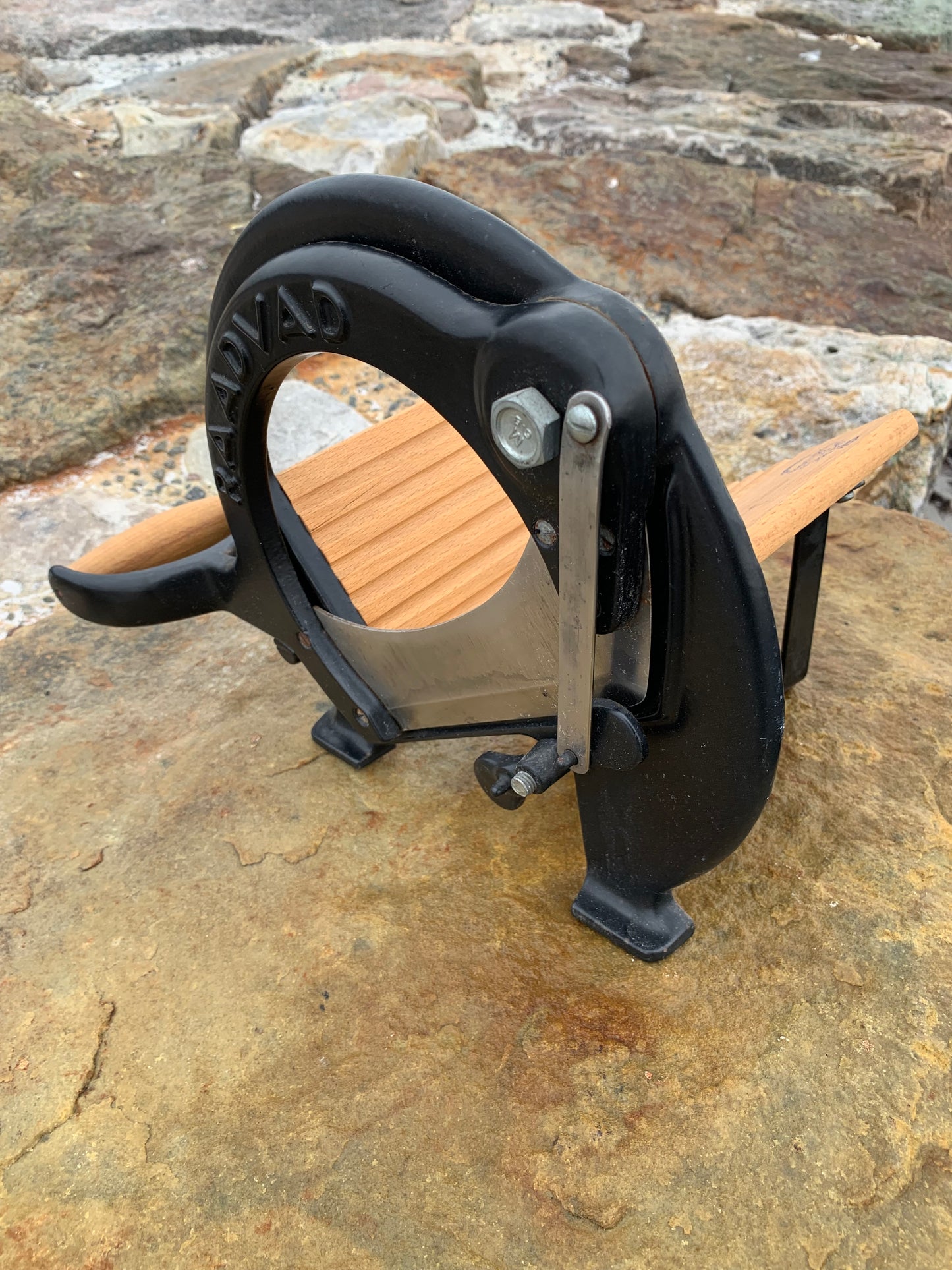 Raadvad brödskärare