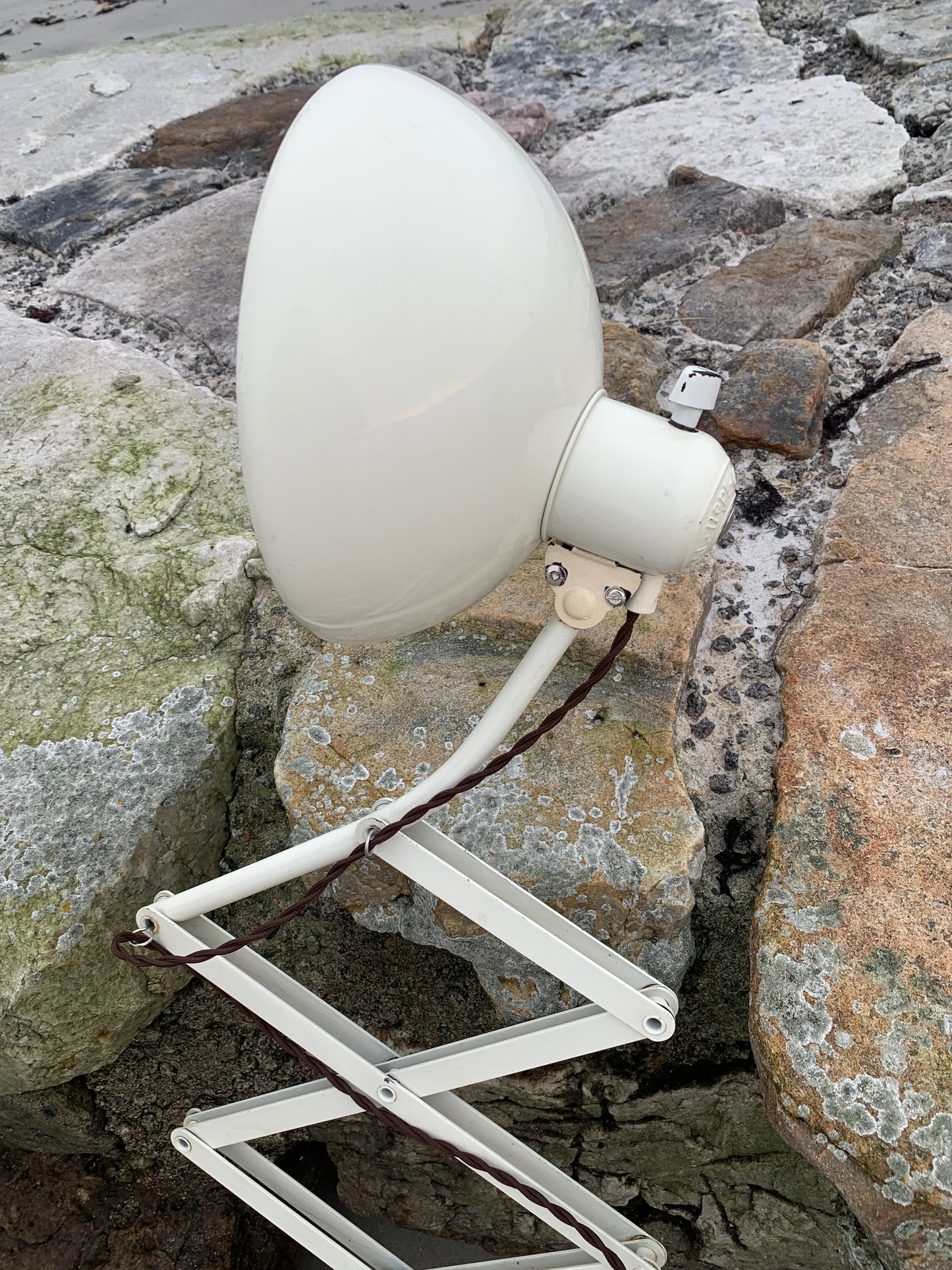 Kaiser Idell 6614 - Originalkräm (den stora modellen)