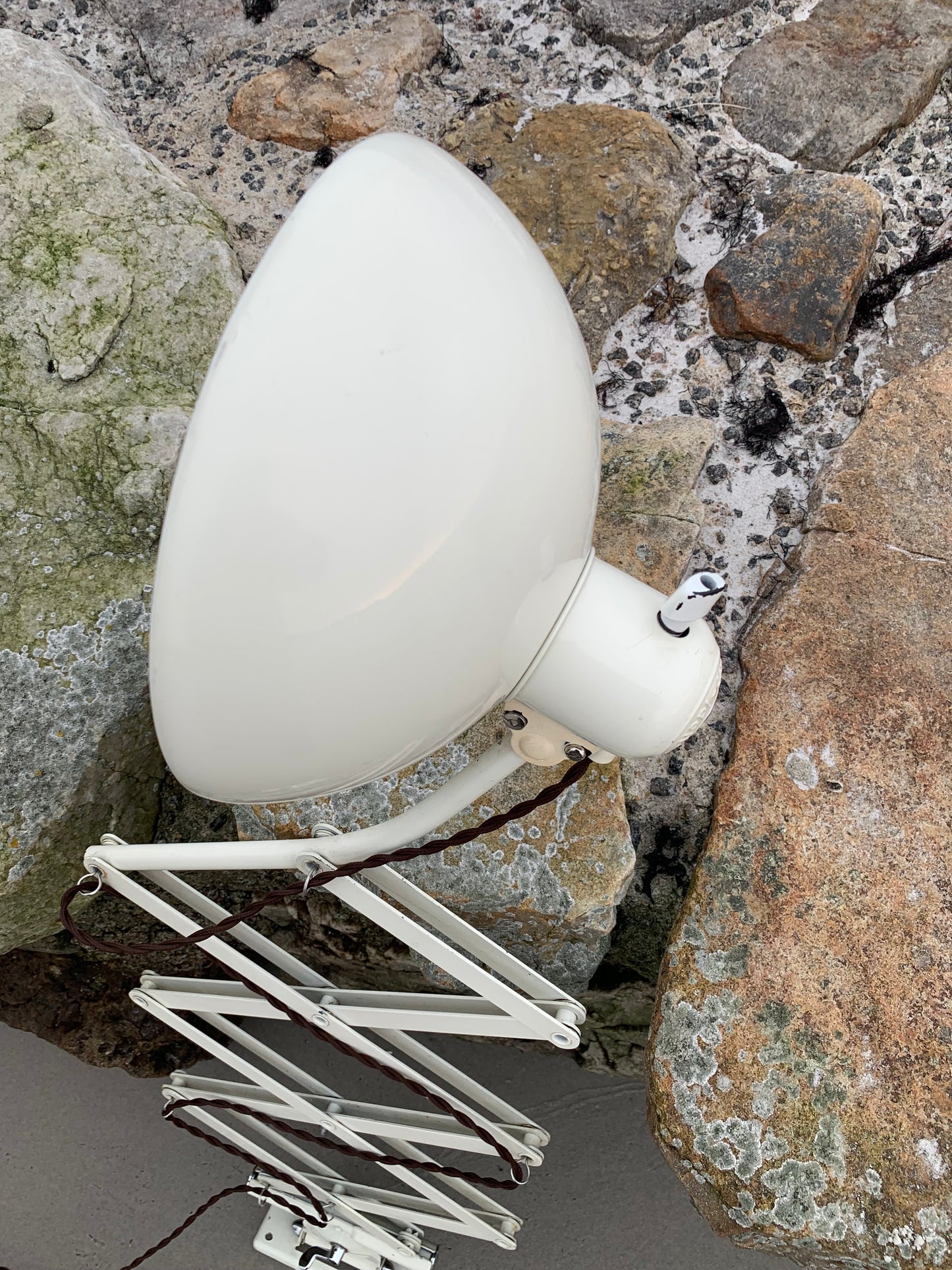 Kaiser Idell 6614 - Originalkräm (den stora modellen)