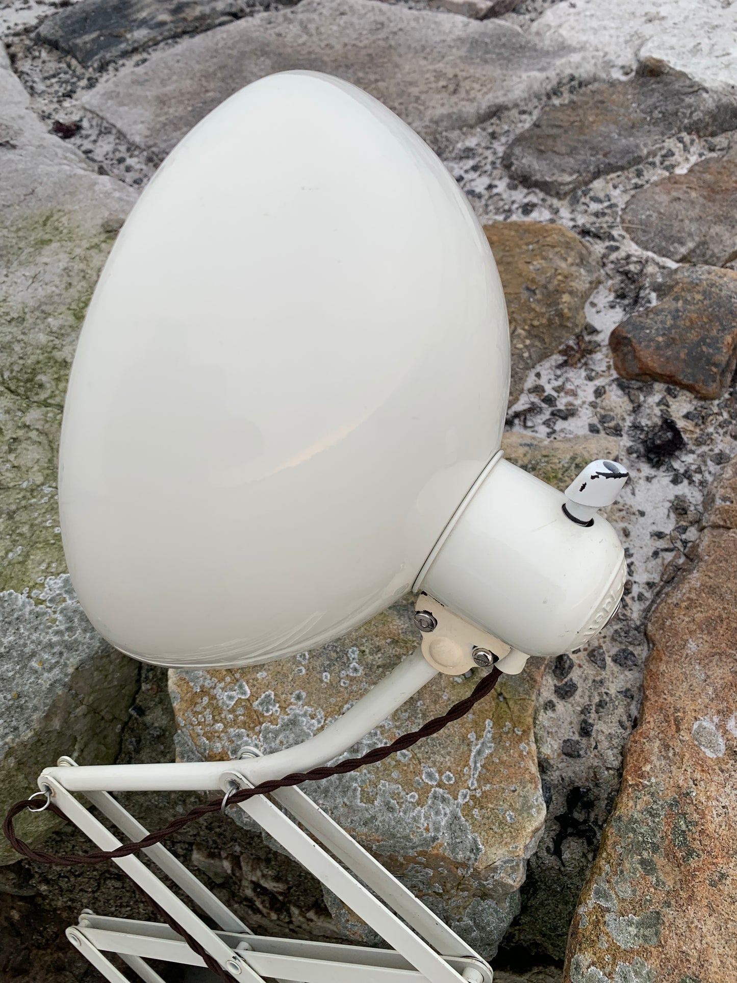 Kaiser Idell 6614 - Originalkräm (den stora modellen)