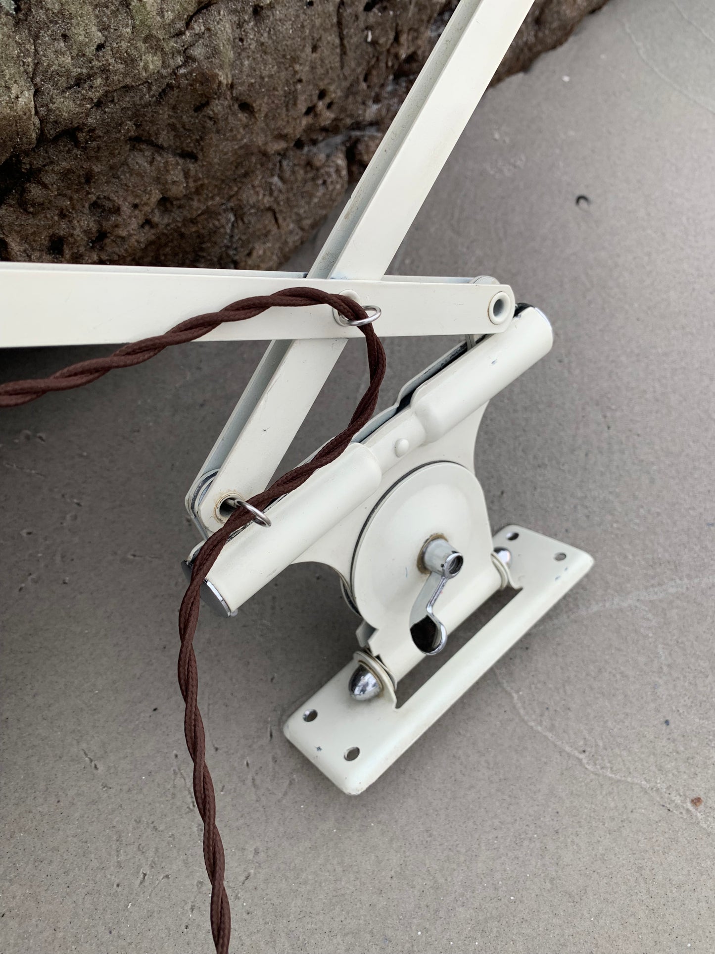 Kaiser Idell 6614 - Originalkräm (den stora modellen)