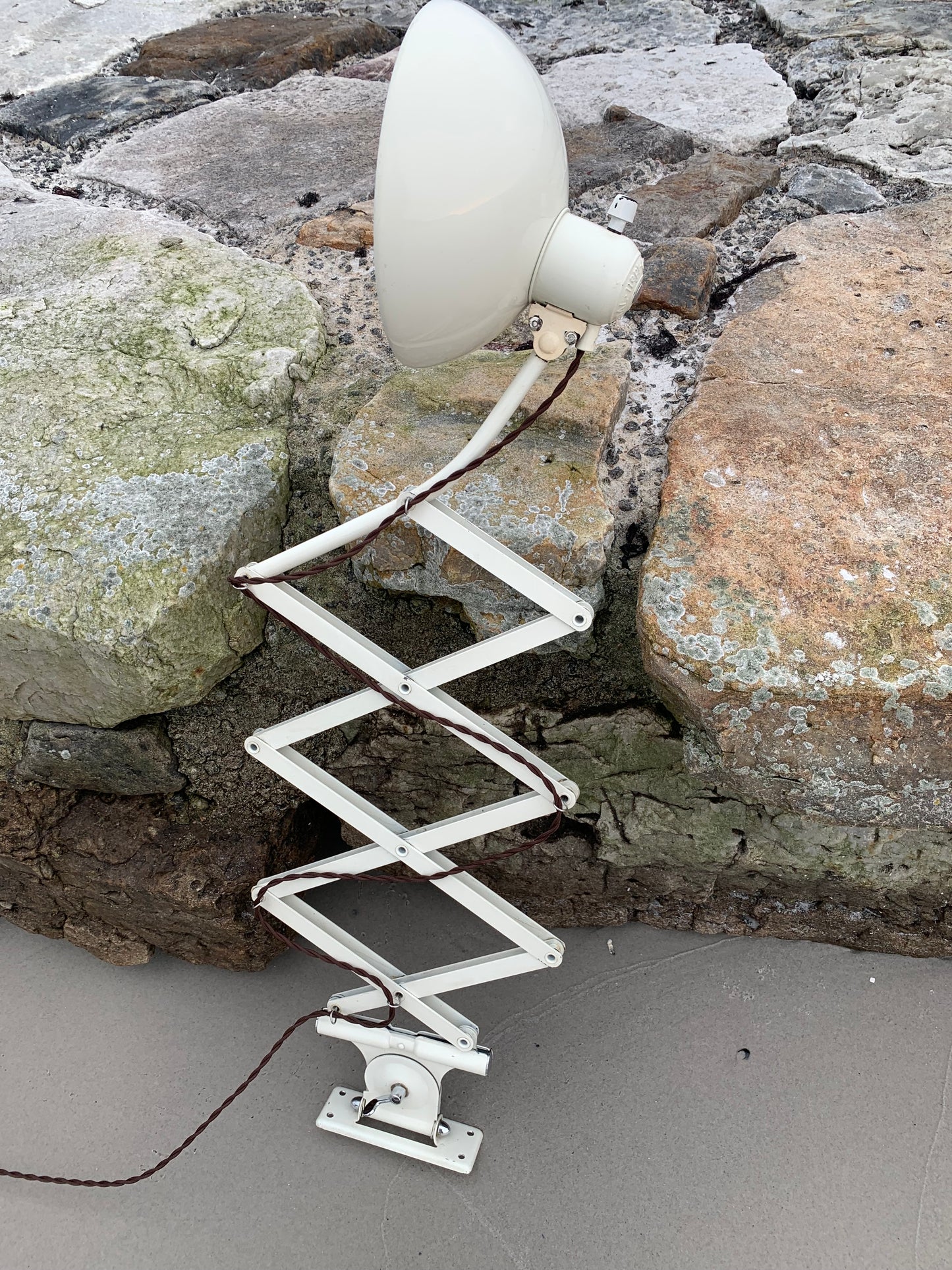 Kaiser Idell 6614 - Originalkräm (den stora modellen)