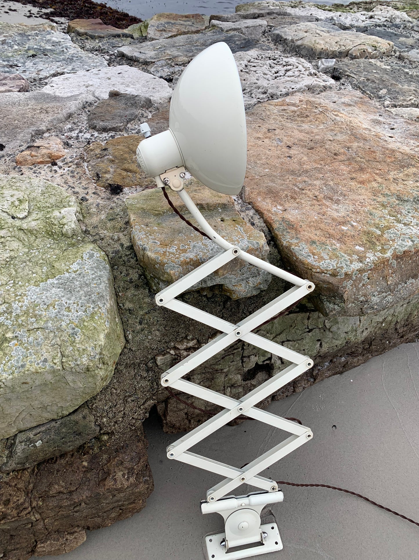 Kaiser Idell 6614 - Originalkräm (den stora modellen)