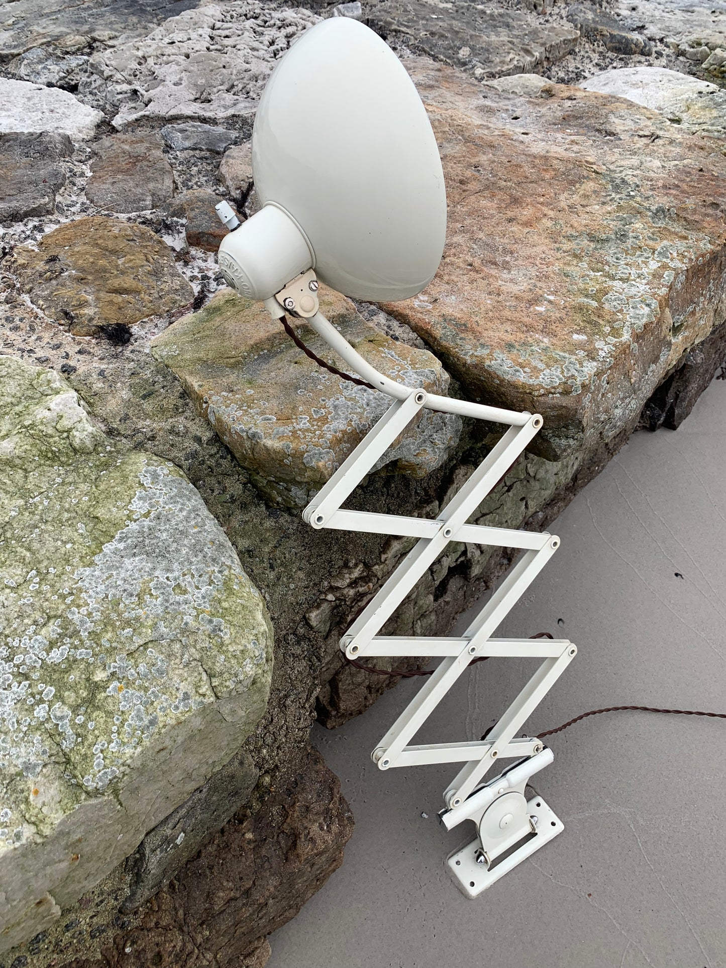 Kaiser Idell 6614 - Originalkräm (den stora modellen)