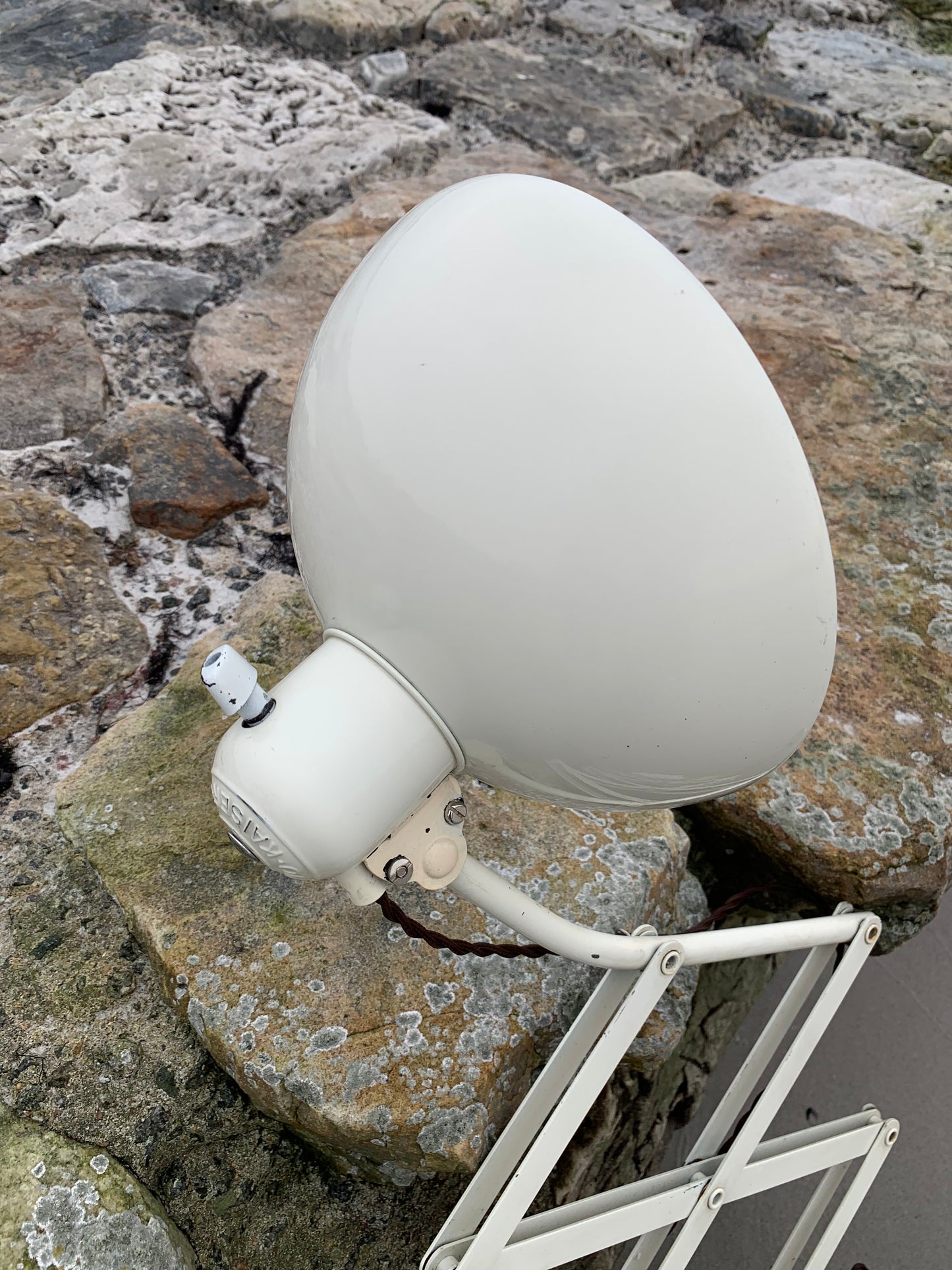 Kaiser Idell 6614 - Originalkräm (den stora modellen)