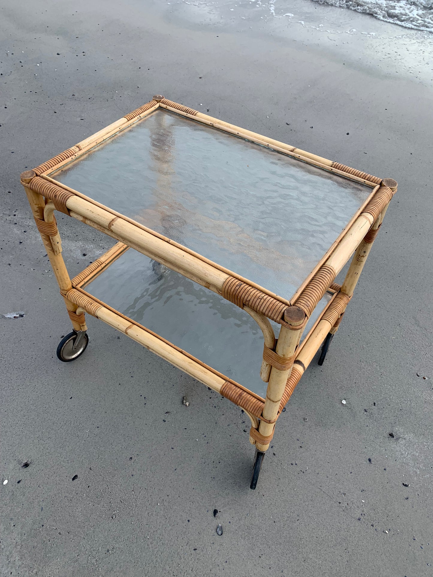 Rullbord/vagn i bambu