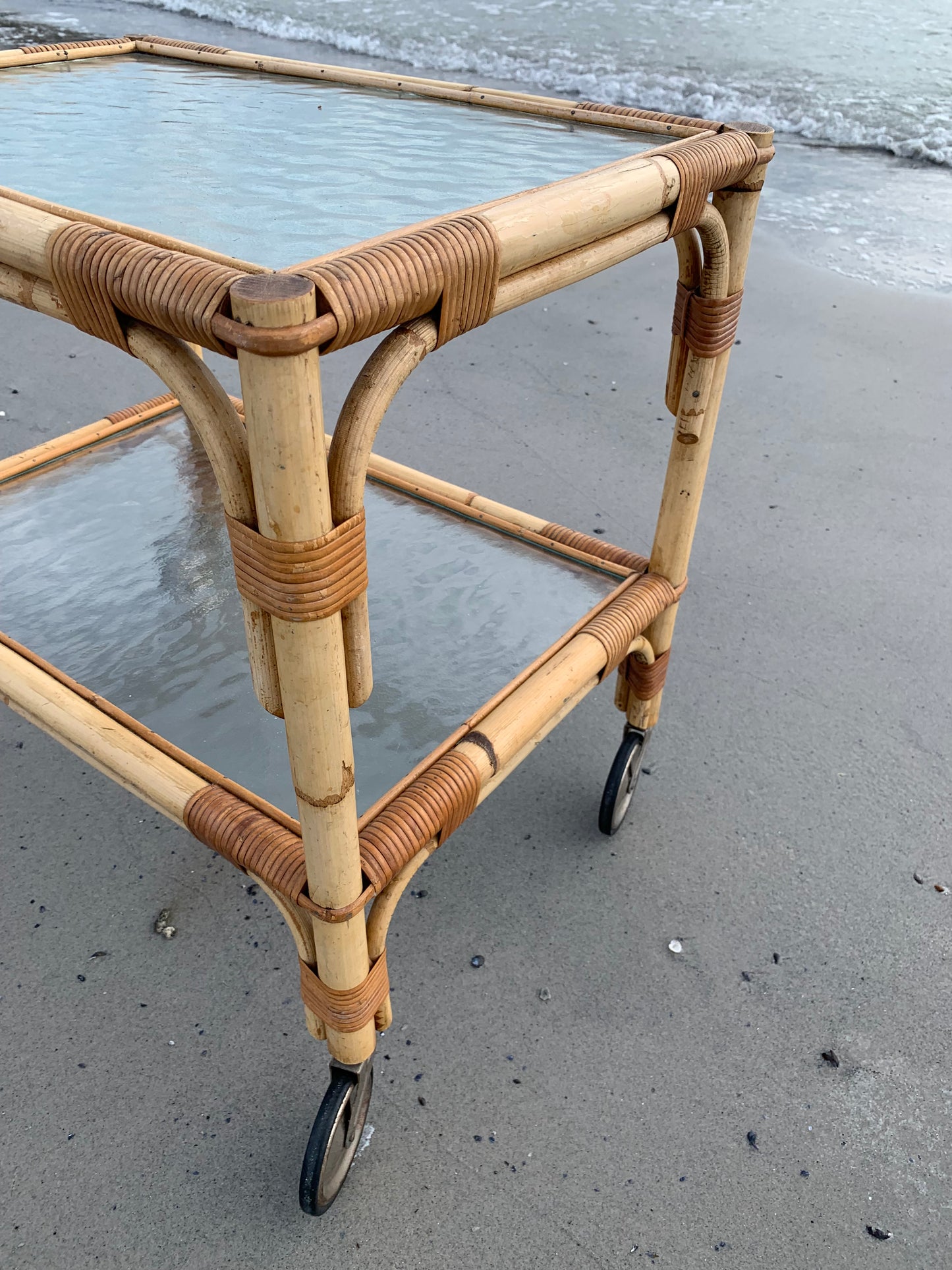 Rullbord/vagn i bambu