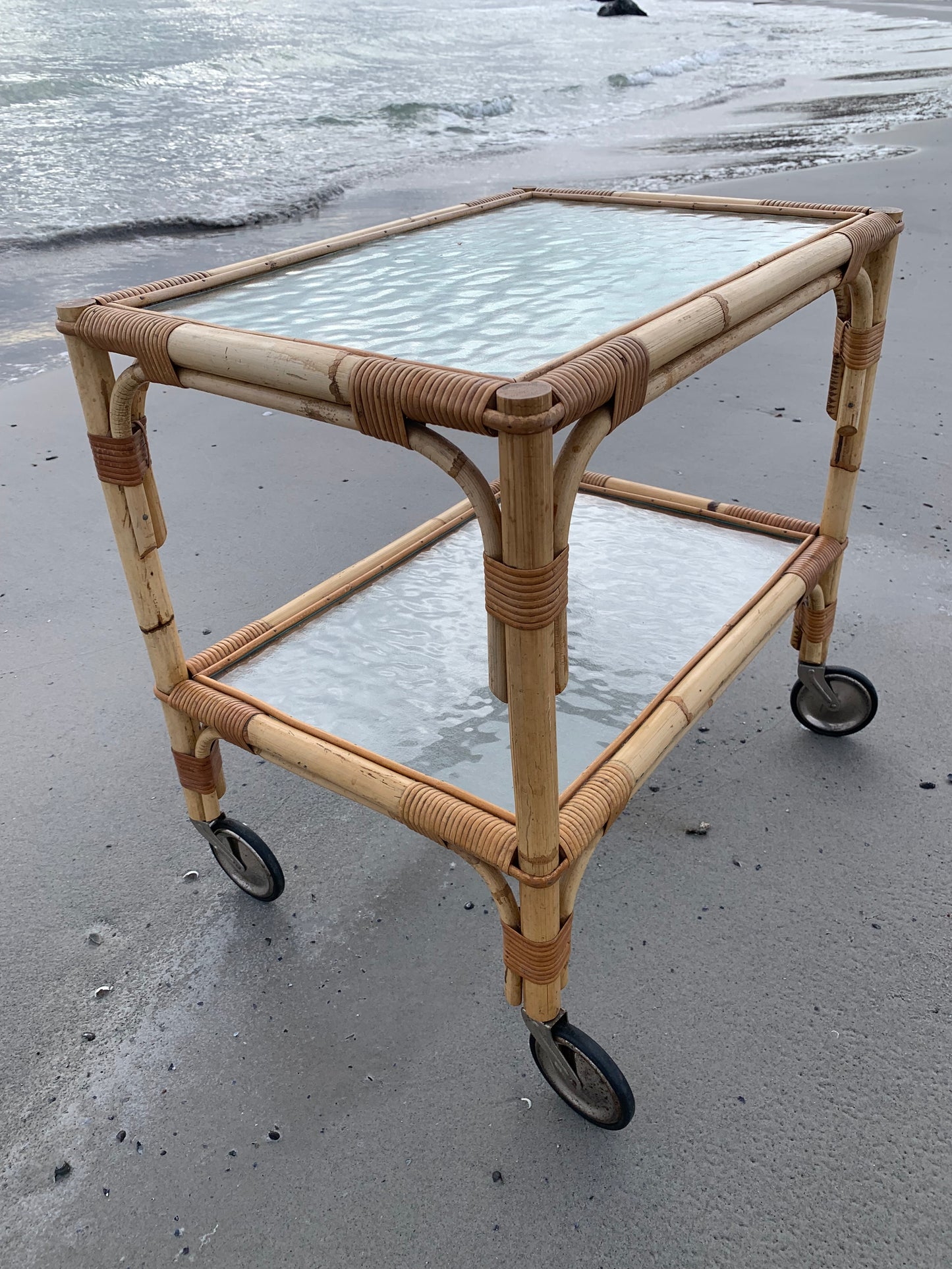 Rullbord/vagn i bambu