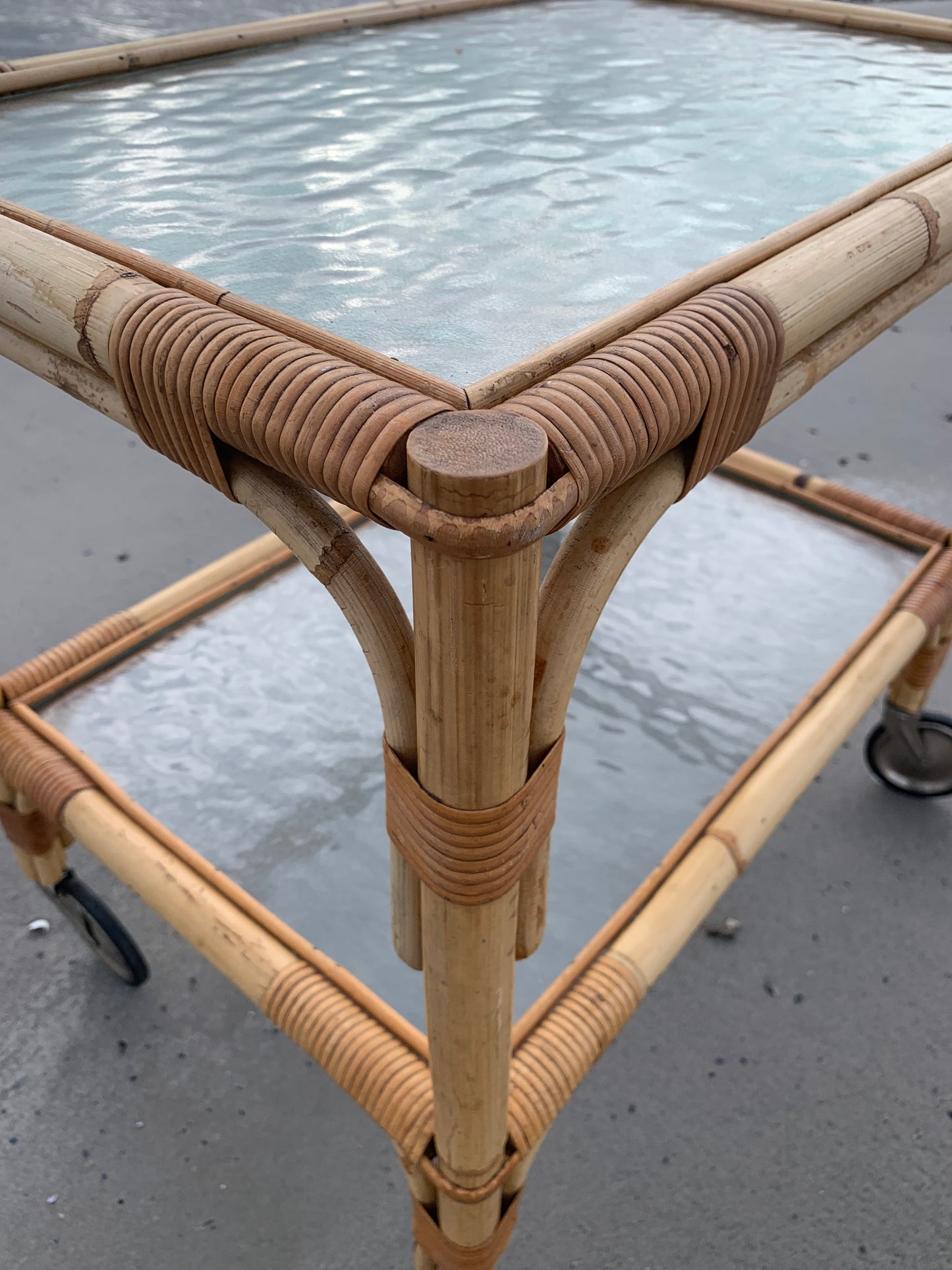 Rullbord/vagn i bambu