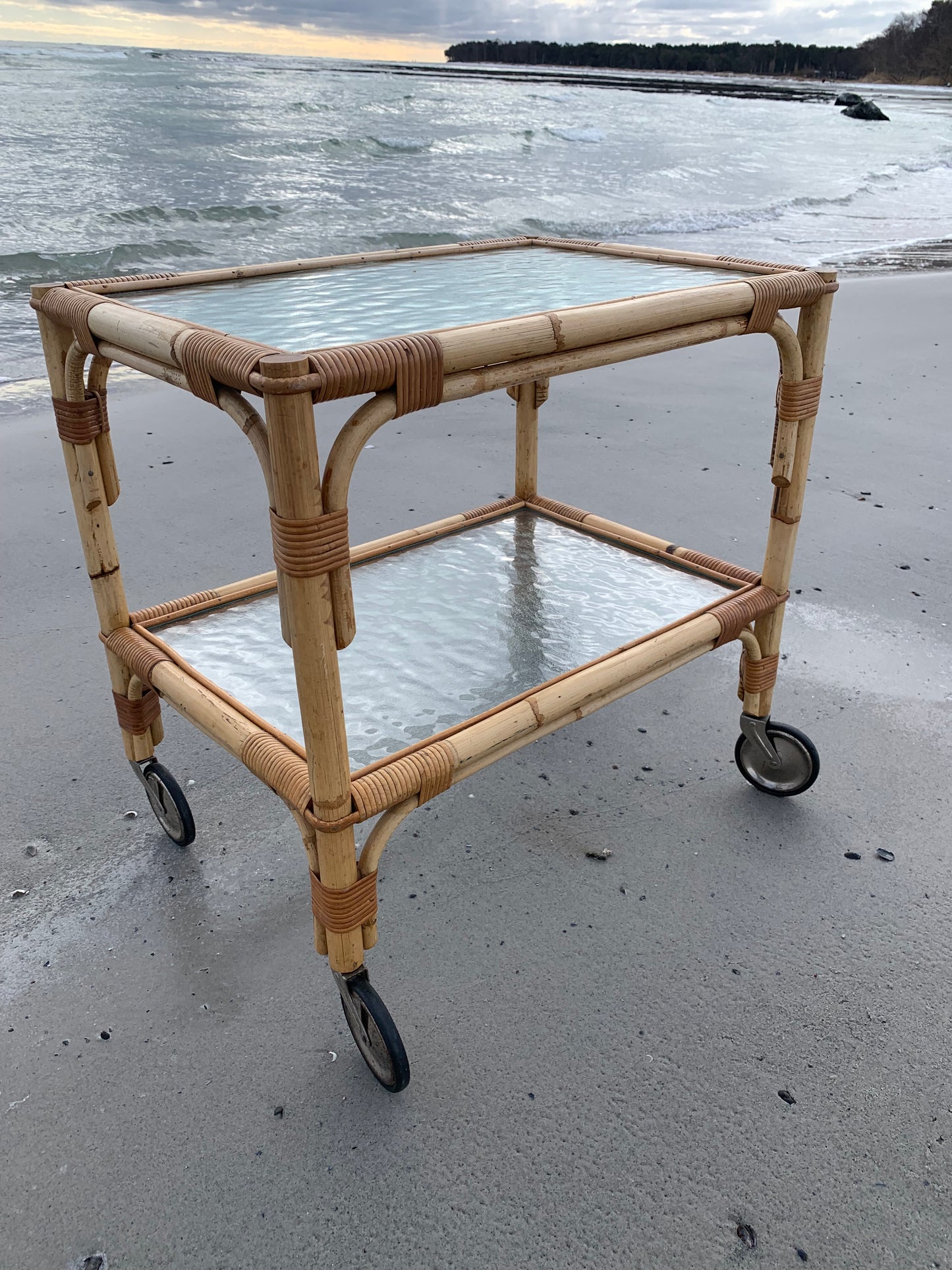Rullbord/vagn i bambu