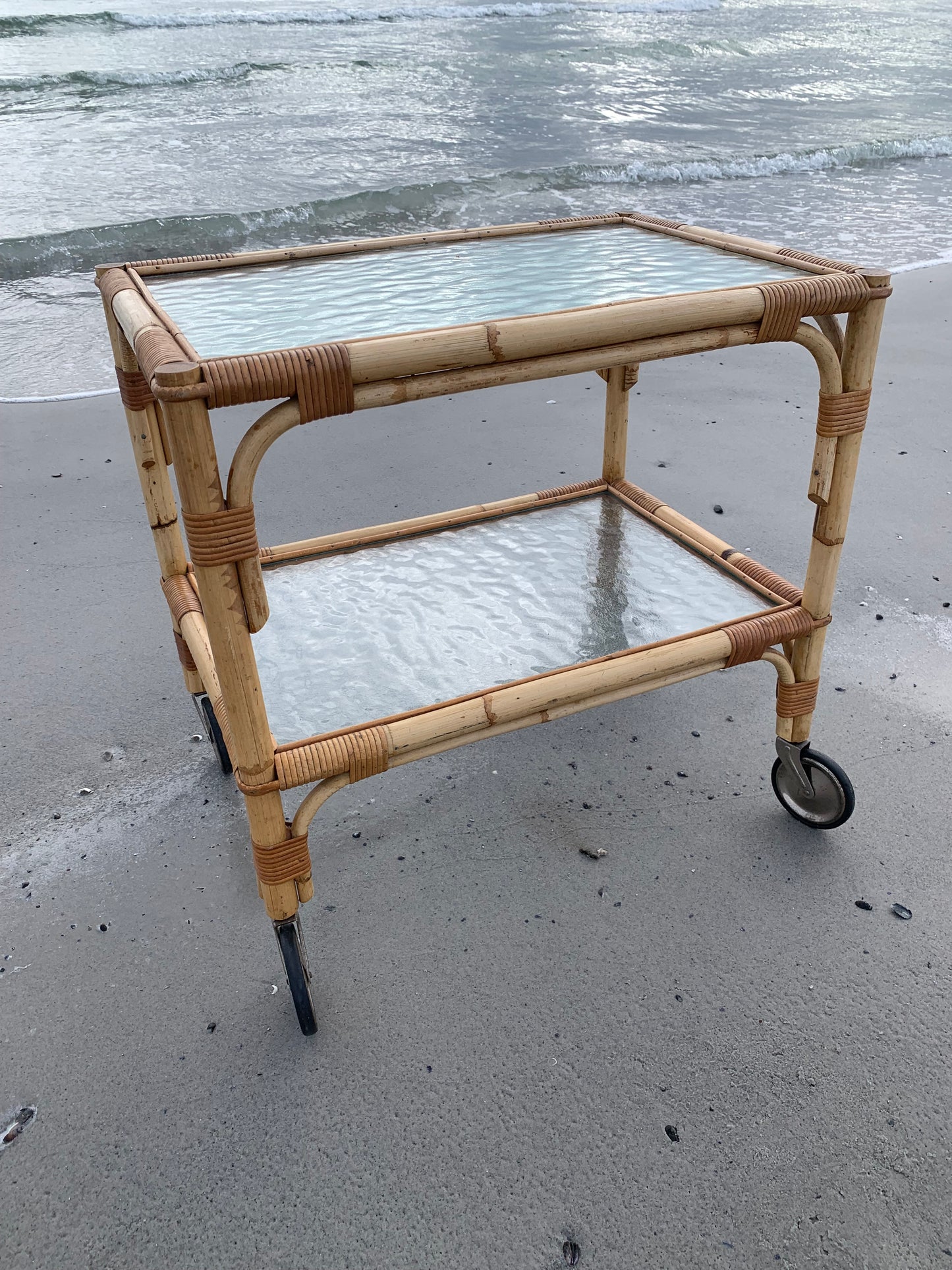 Rullbord/vagn i bambu