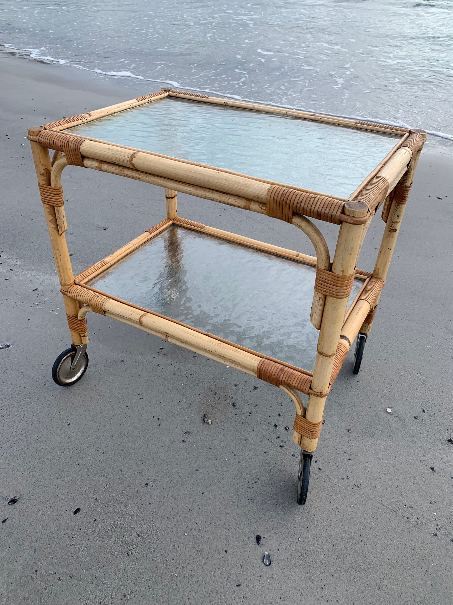 Rullbord/vagn i bambu