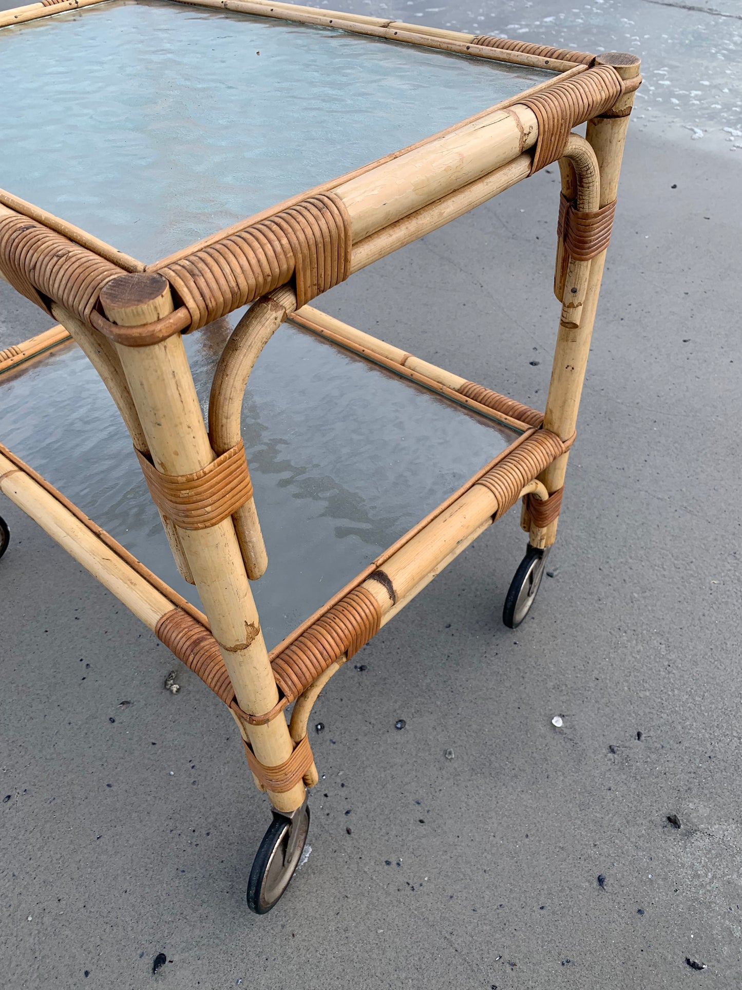 Rullbord/vagn i bambu