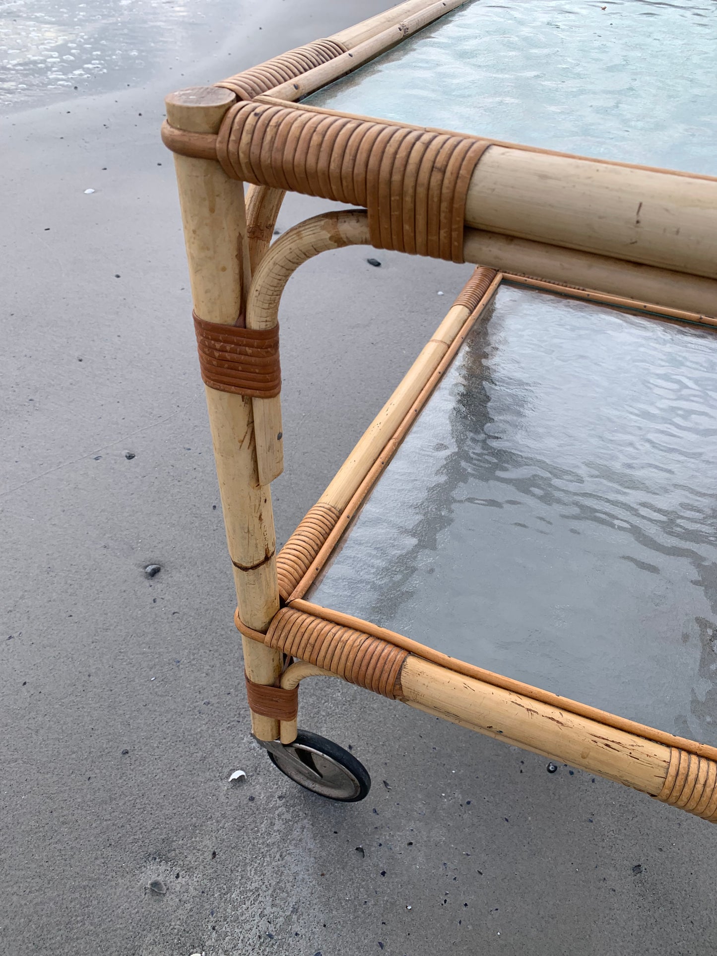 Rullbord/vagn i bambu