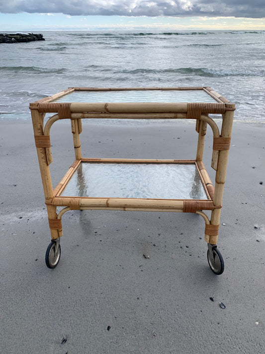 Rullbord/vagn i bambu