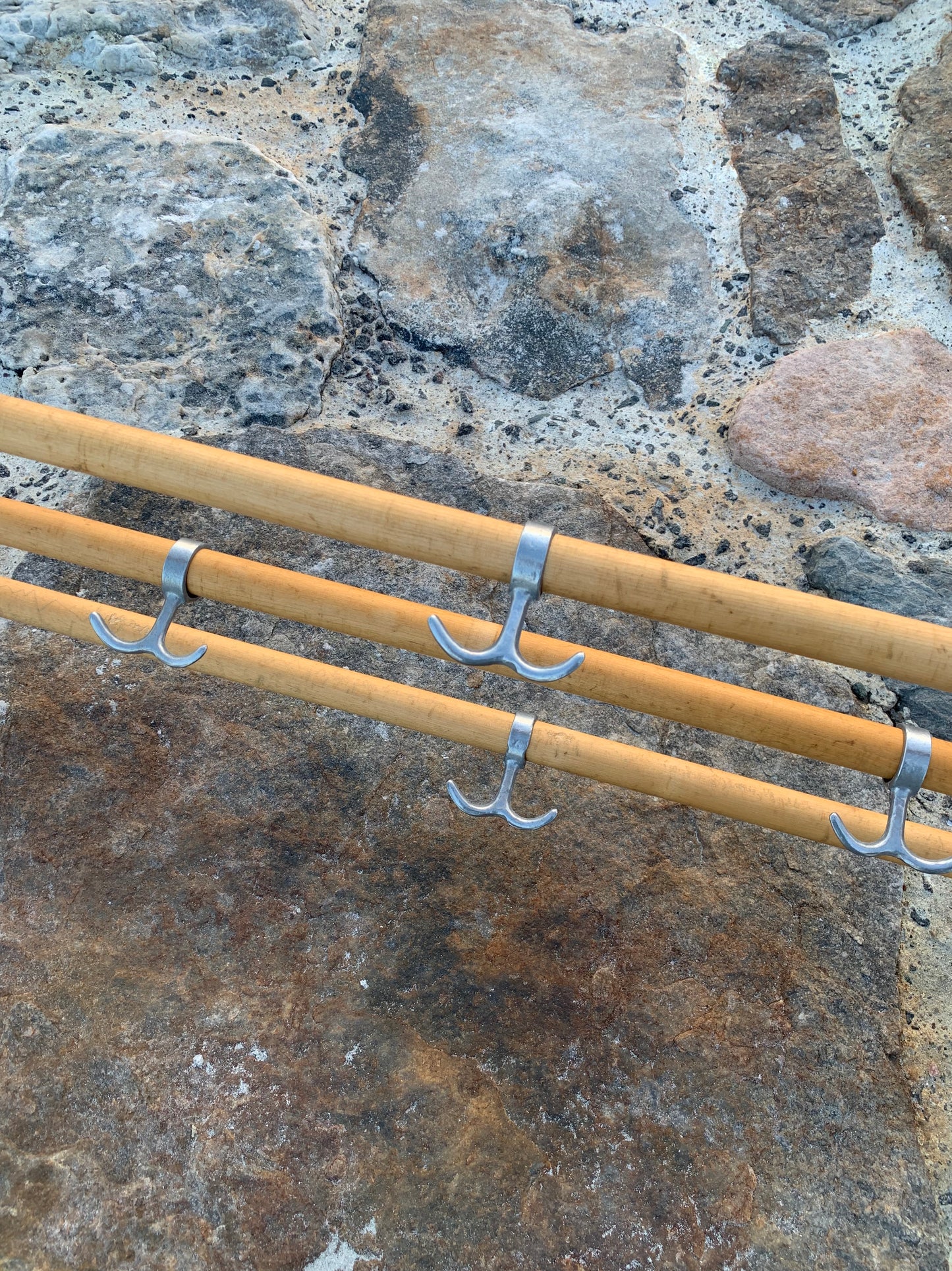 Hylla med hattkrok - Designad av Gunnar Bolin år 1937