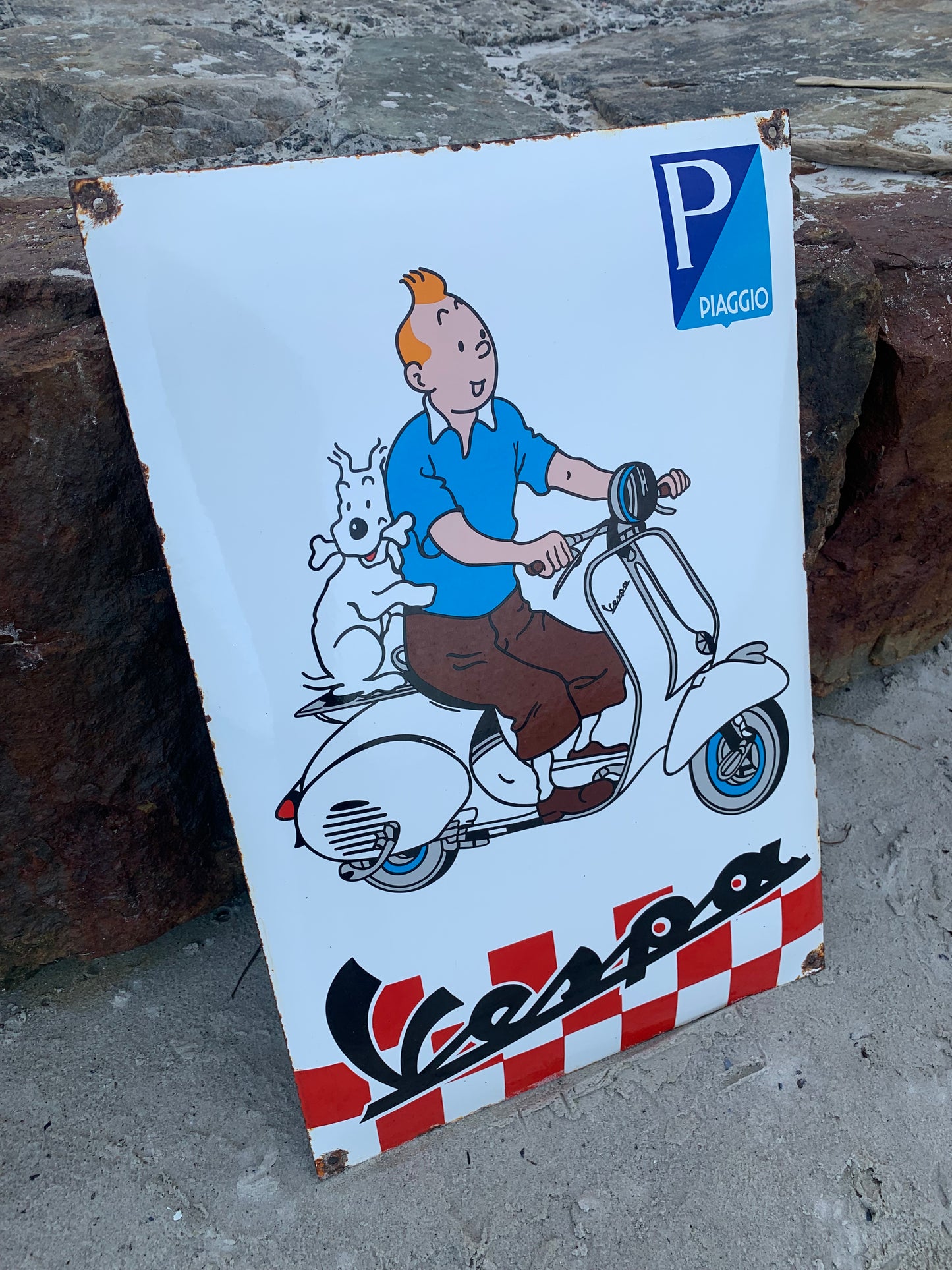 Tintin och Vespa-skylt