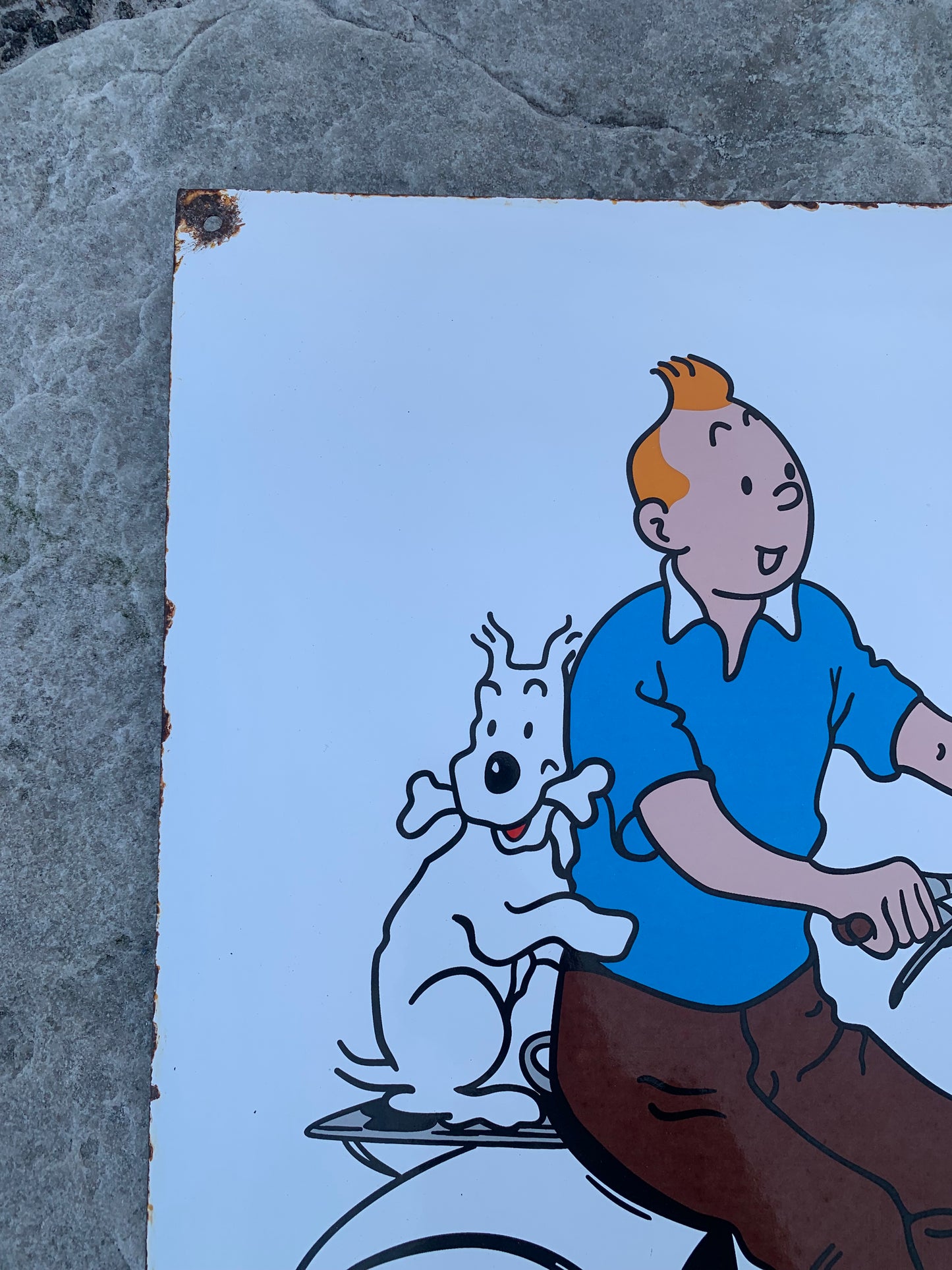 Tintin och Vespa-skylt