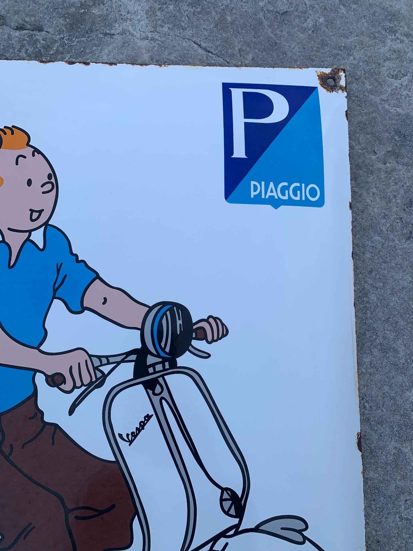 Tintin och Vespa-skylt