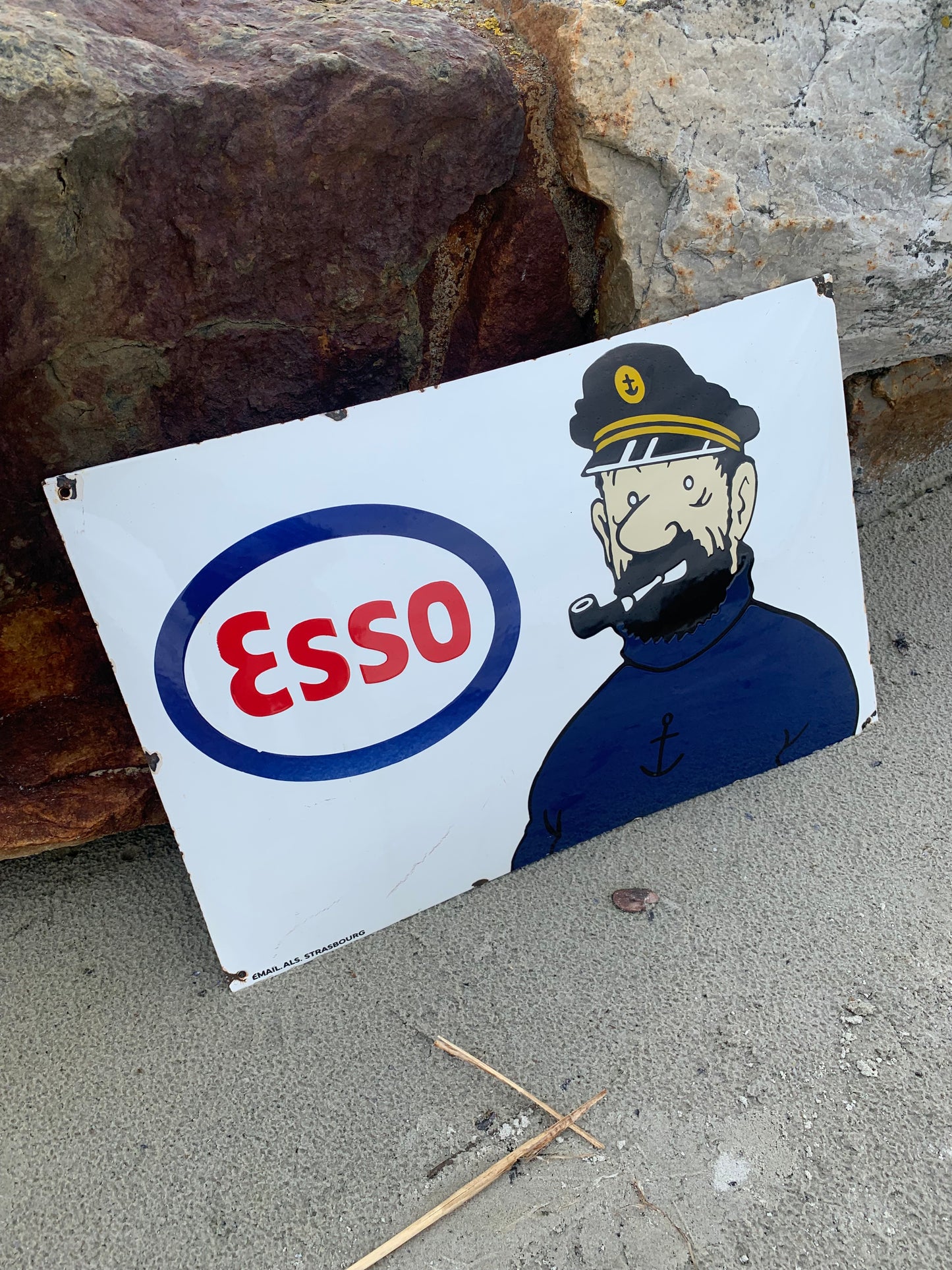 Emaljskylt med Kapten Haddock och Esso
