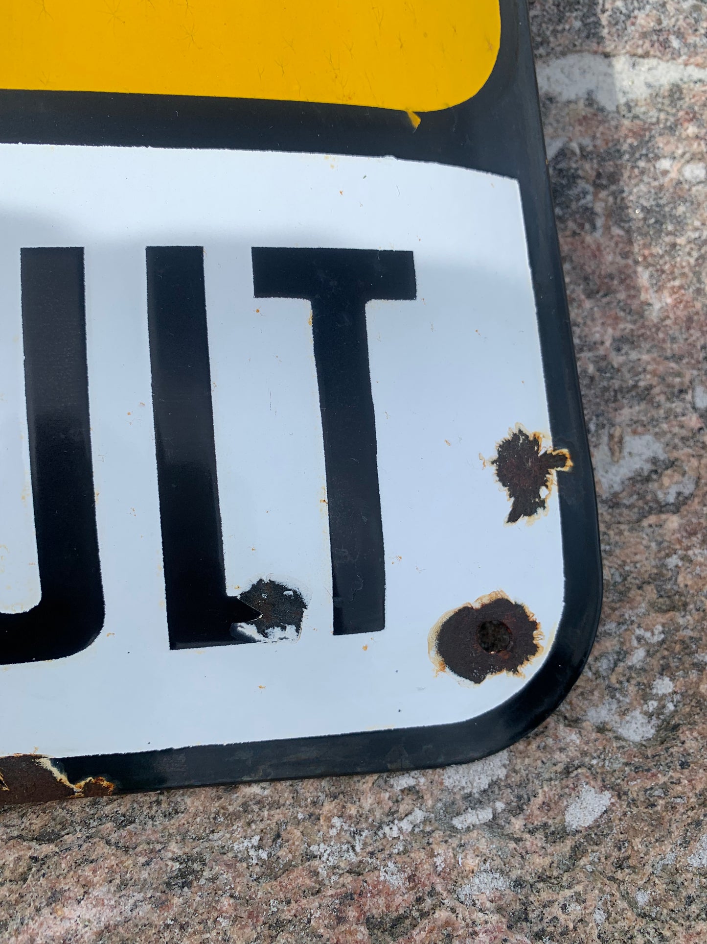Emaljskylt med en rolig historia