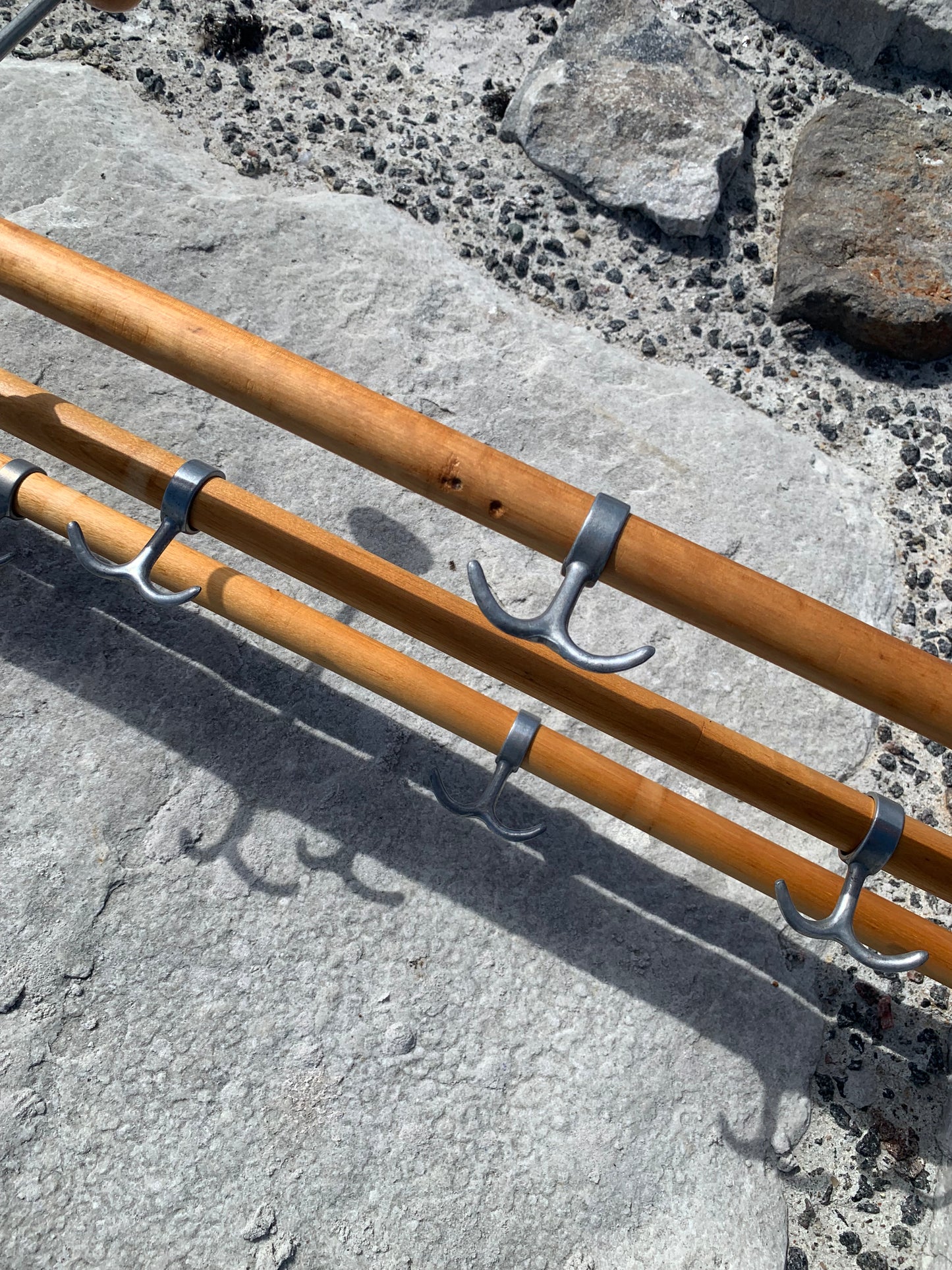 Hylla med hattkrok - Designad av Gunnar Bolin år 1937