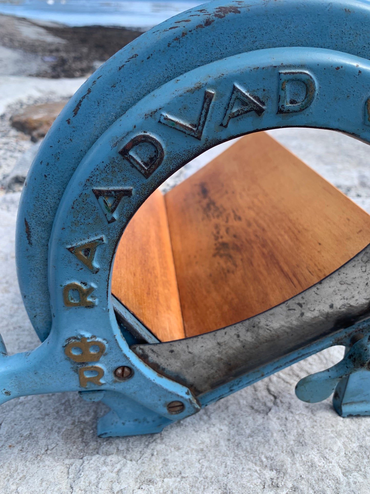 Raadvad brödskärare