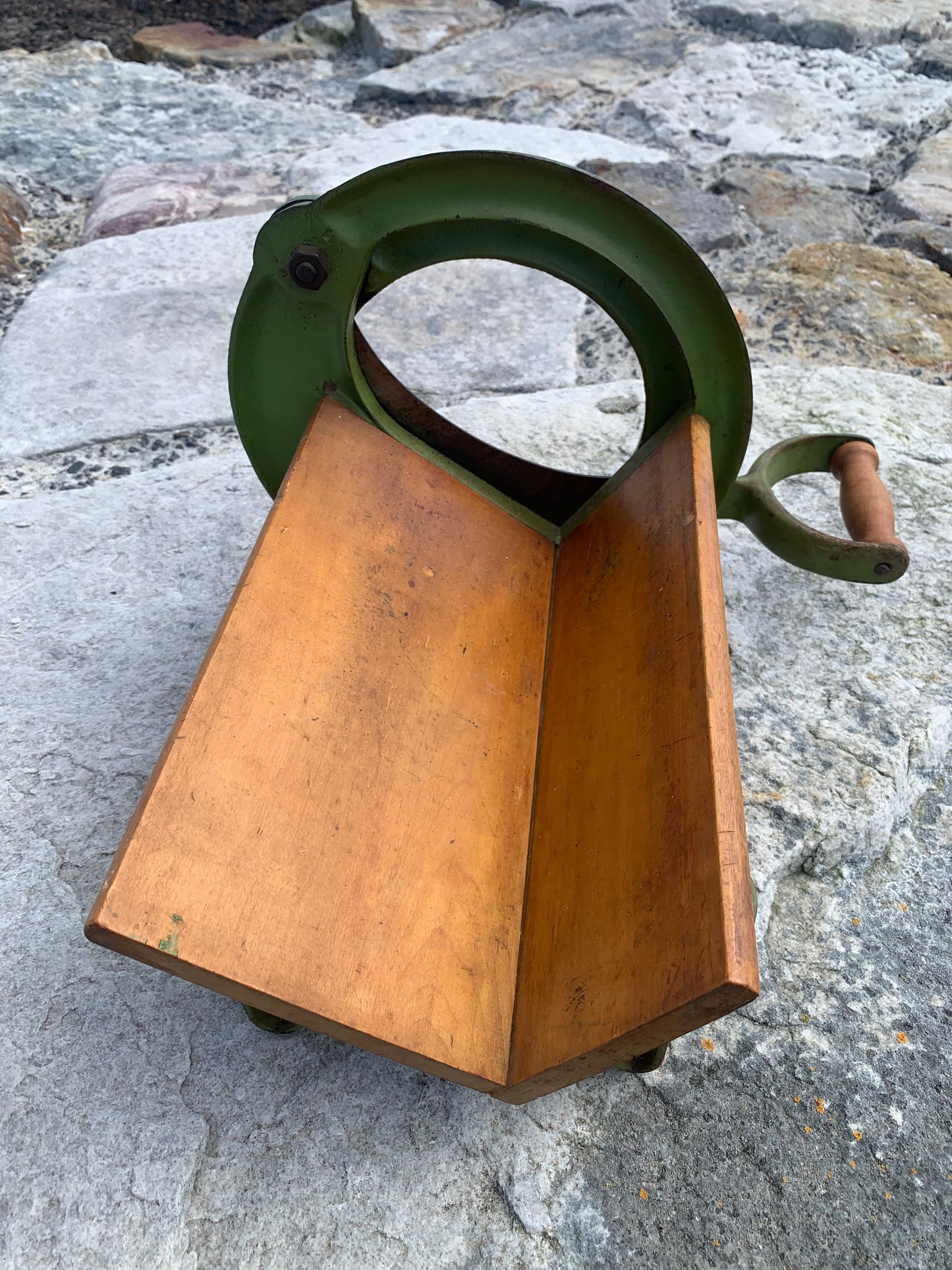 Raadvad brödskärare