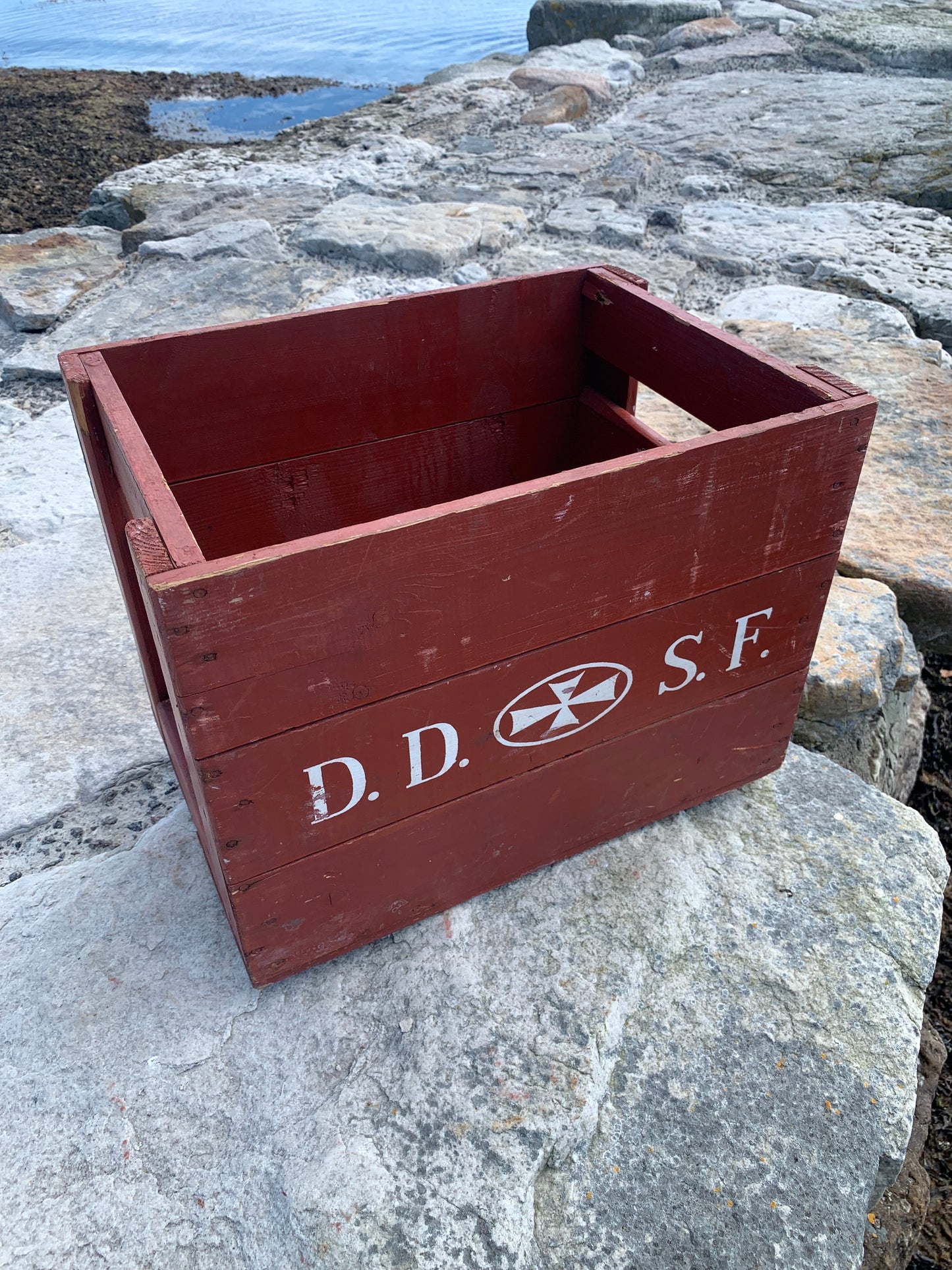 Låda från De Danske Spritfabrikker - D.D.S.F