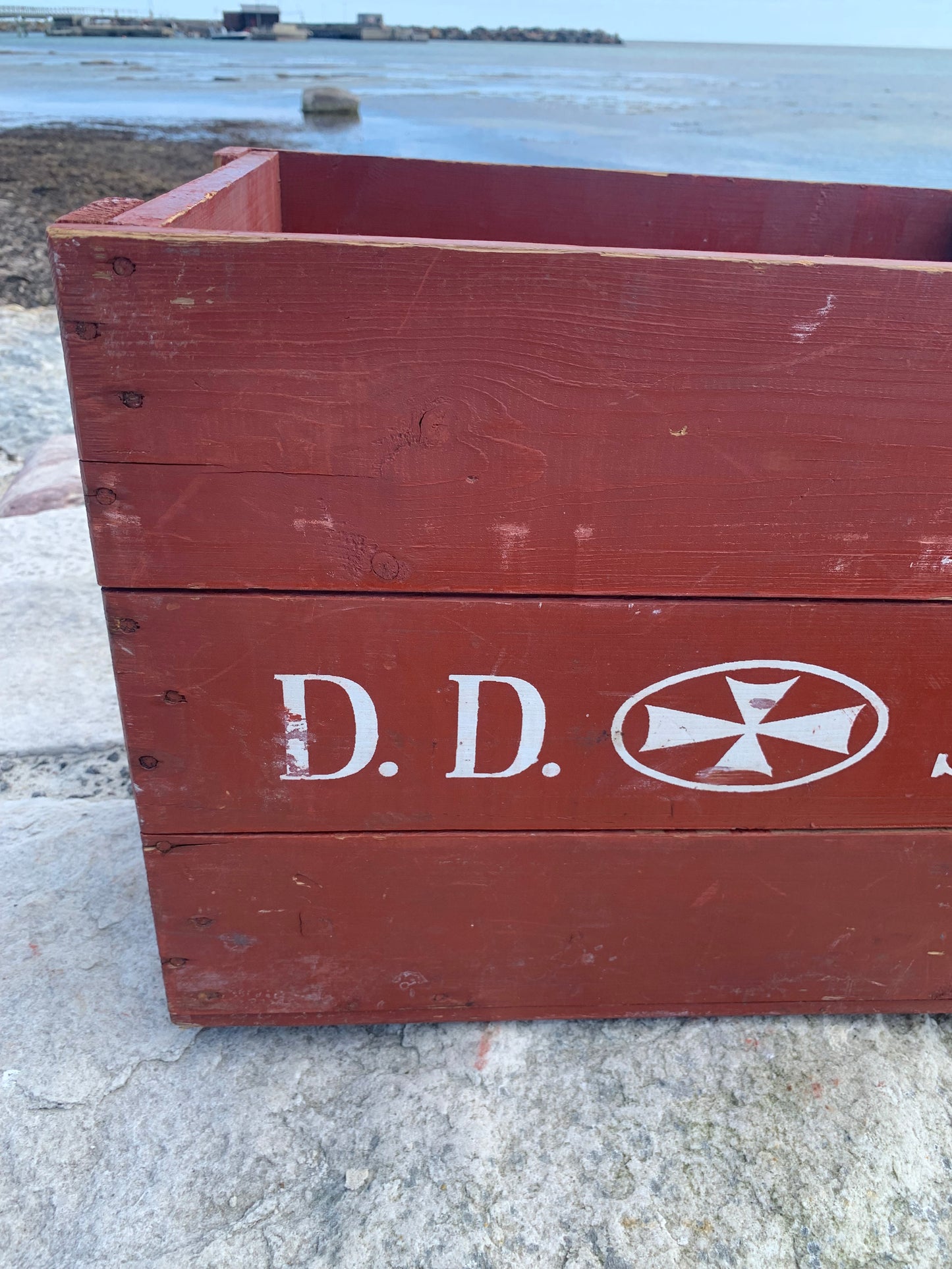 Låda från De Danske Spritfabrikker - D.D.S.F