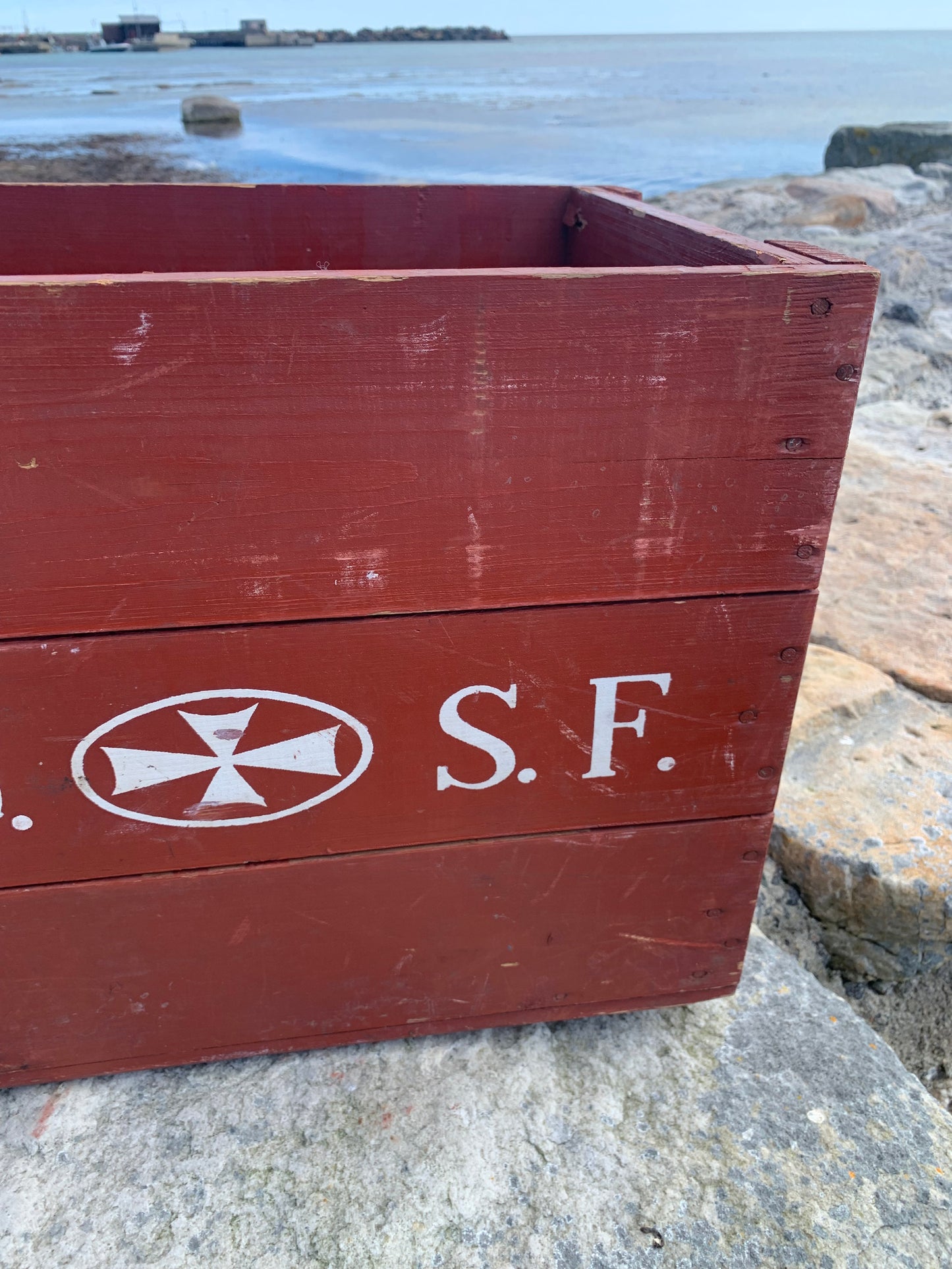 Låda från De Danske Spritfabrikker - D.D.S.F