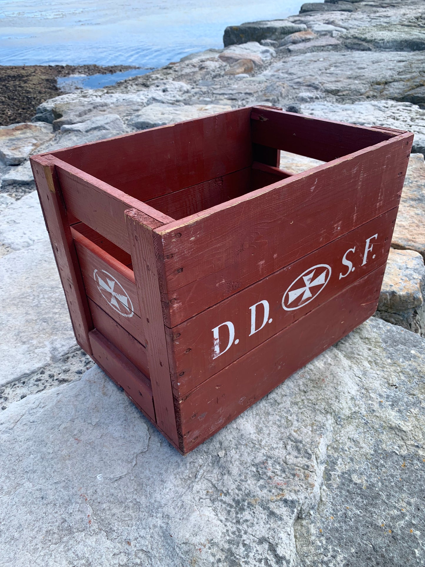 Låda från De Danske Spritfabrikker - D.D.S.F