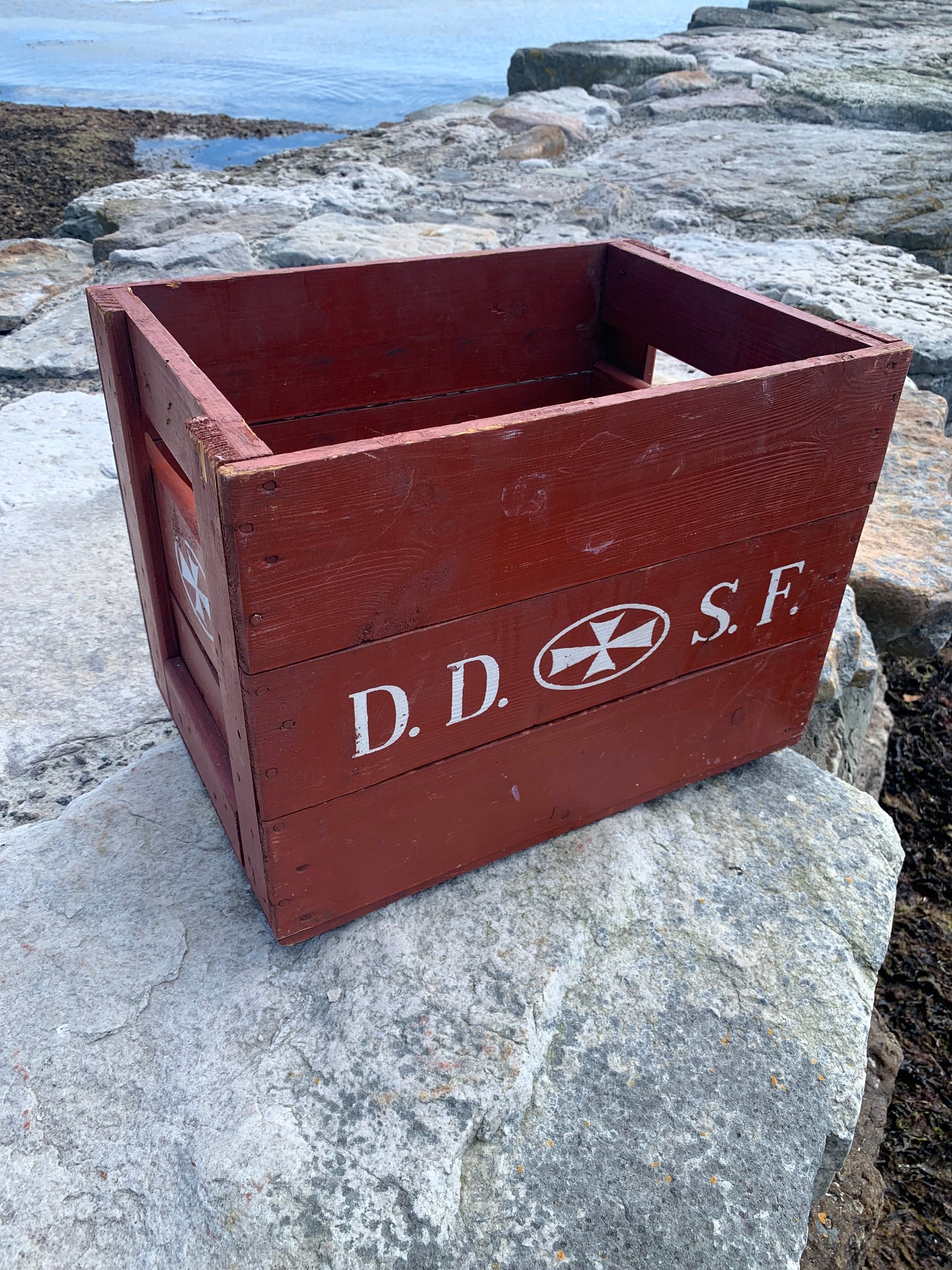 Låda från De Danske Spritfabrikker - D.D.S.F