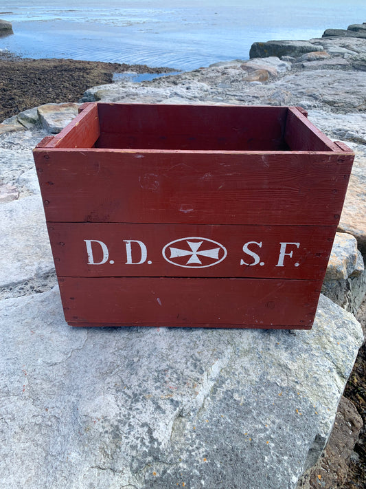 Låda från De Danske Spritfabrikker - D.D.S.F