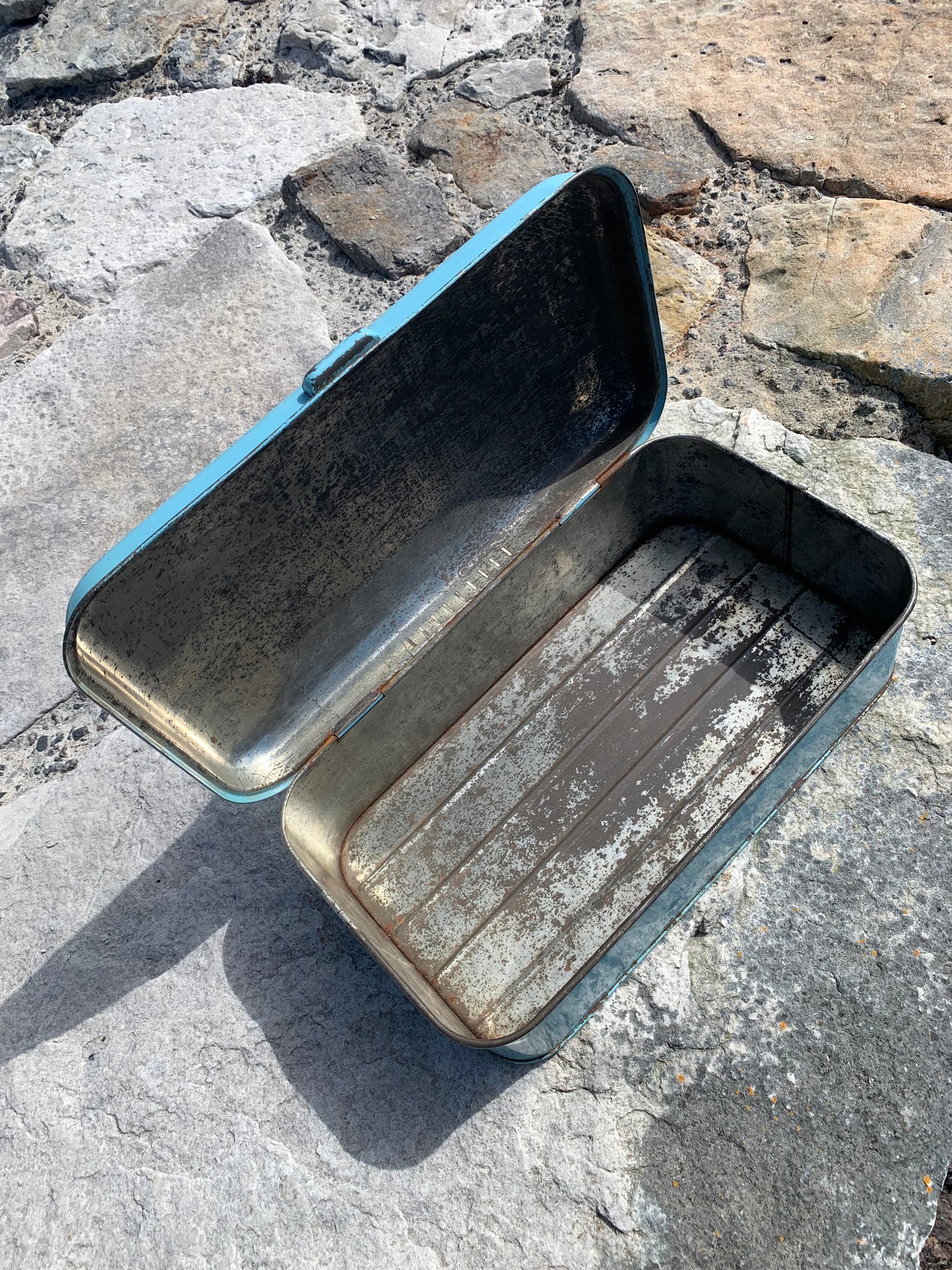 Metallåda med lock