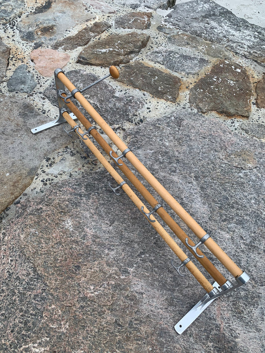 Hylla med hattkrok - Designad av Gunnar Bolin år 1937