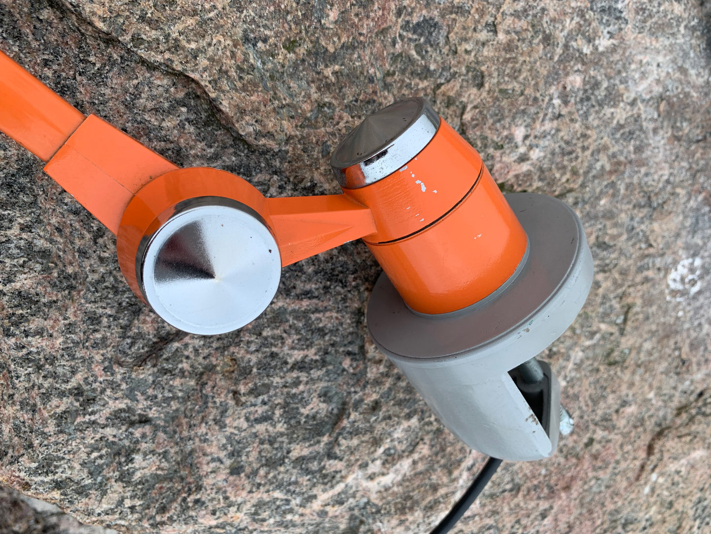 Jieldé-lampa med bordsfäste