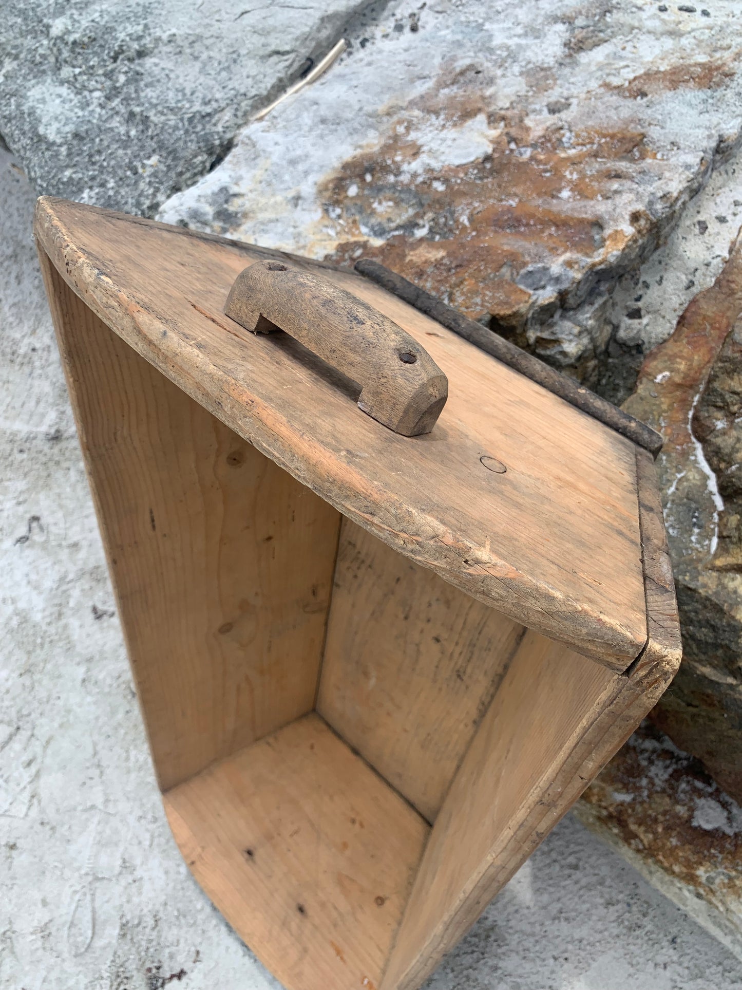 Trälåda med två handtag