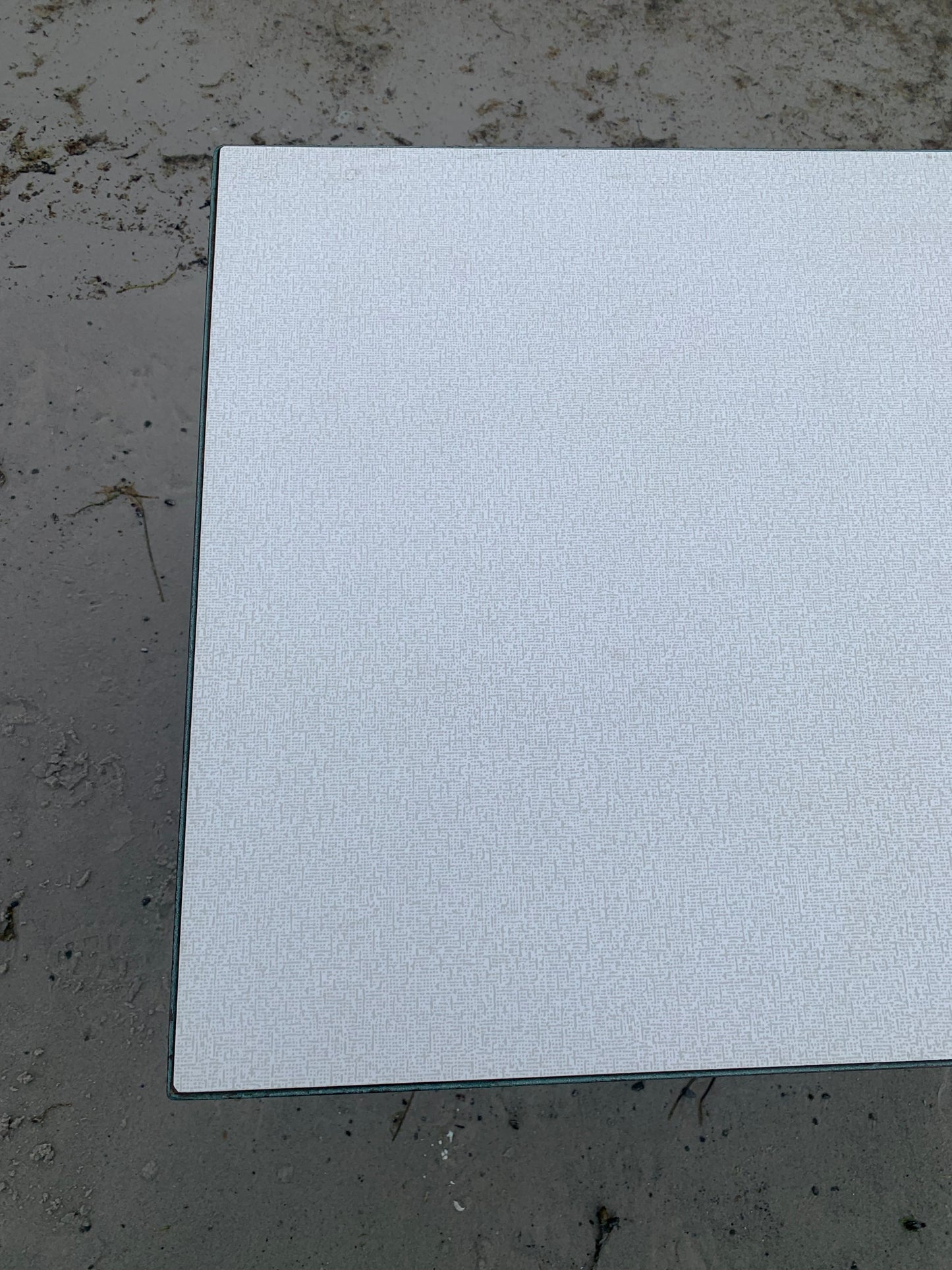 Industriellt bord med hjul